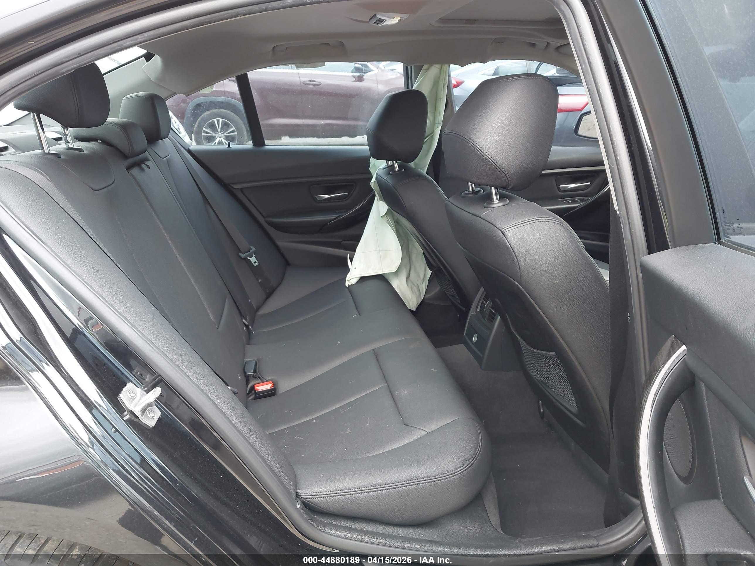 BMW 320I image 8
