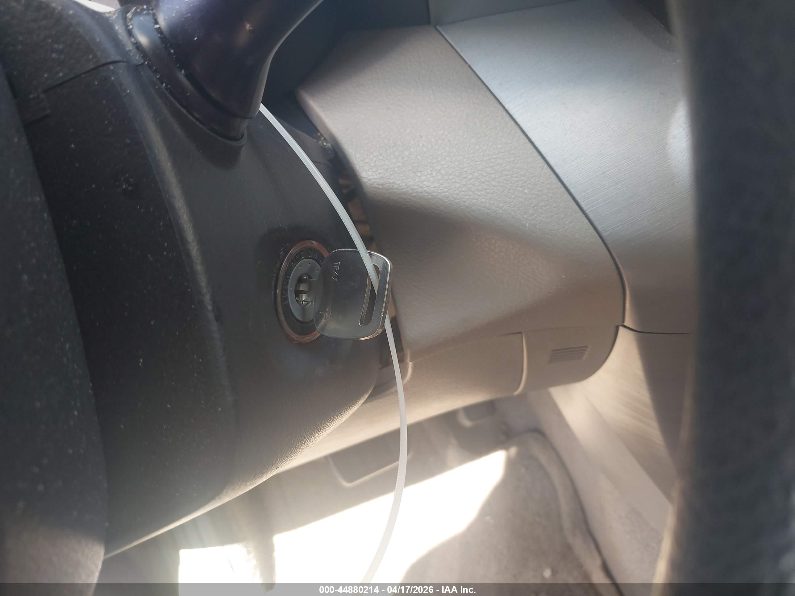 TOYOTA RAV4 image 11