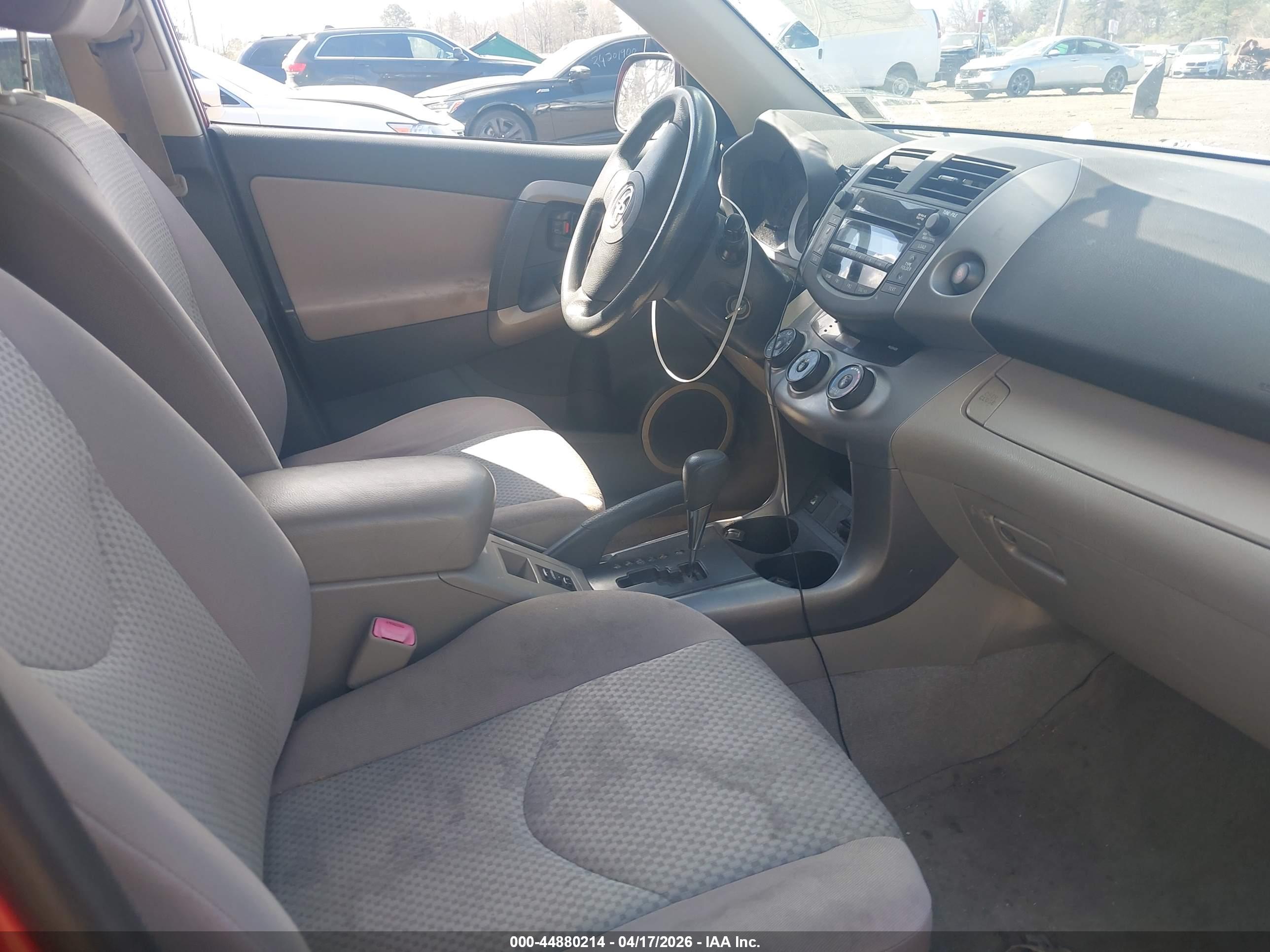 TOYOTA RAV4 image 5