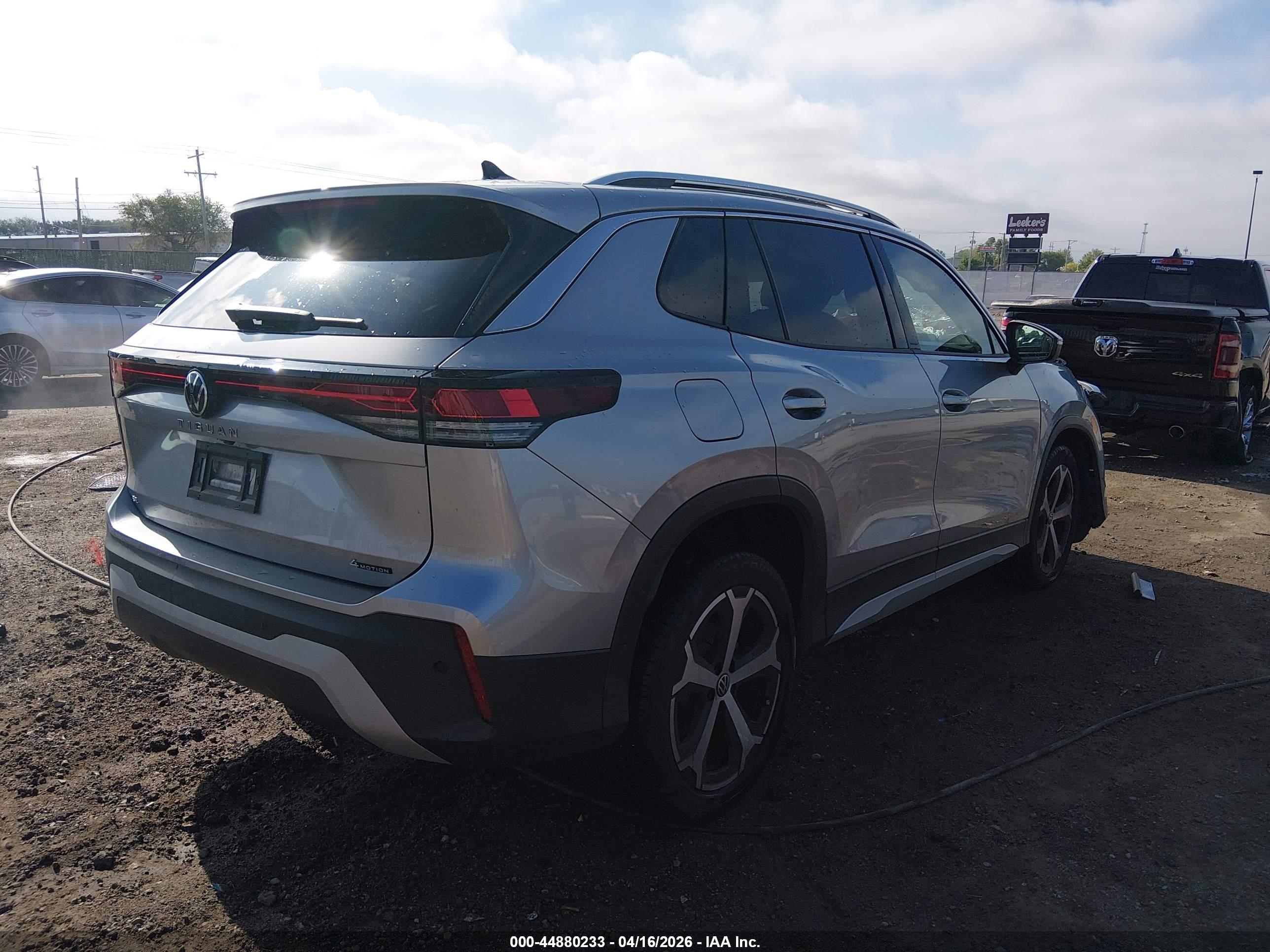 VOLKSWAGEN TIGUAN image 4