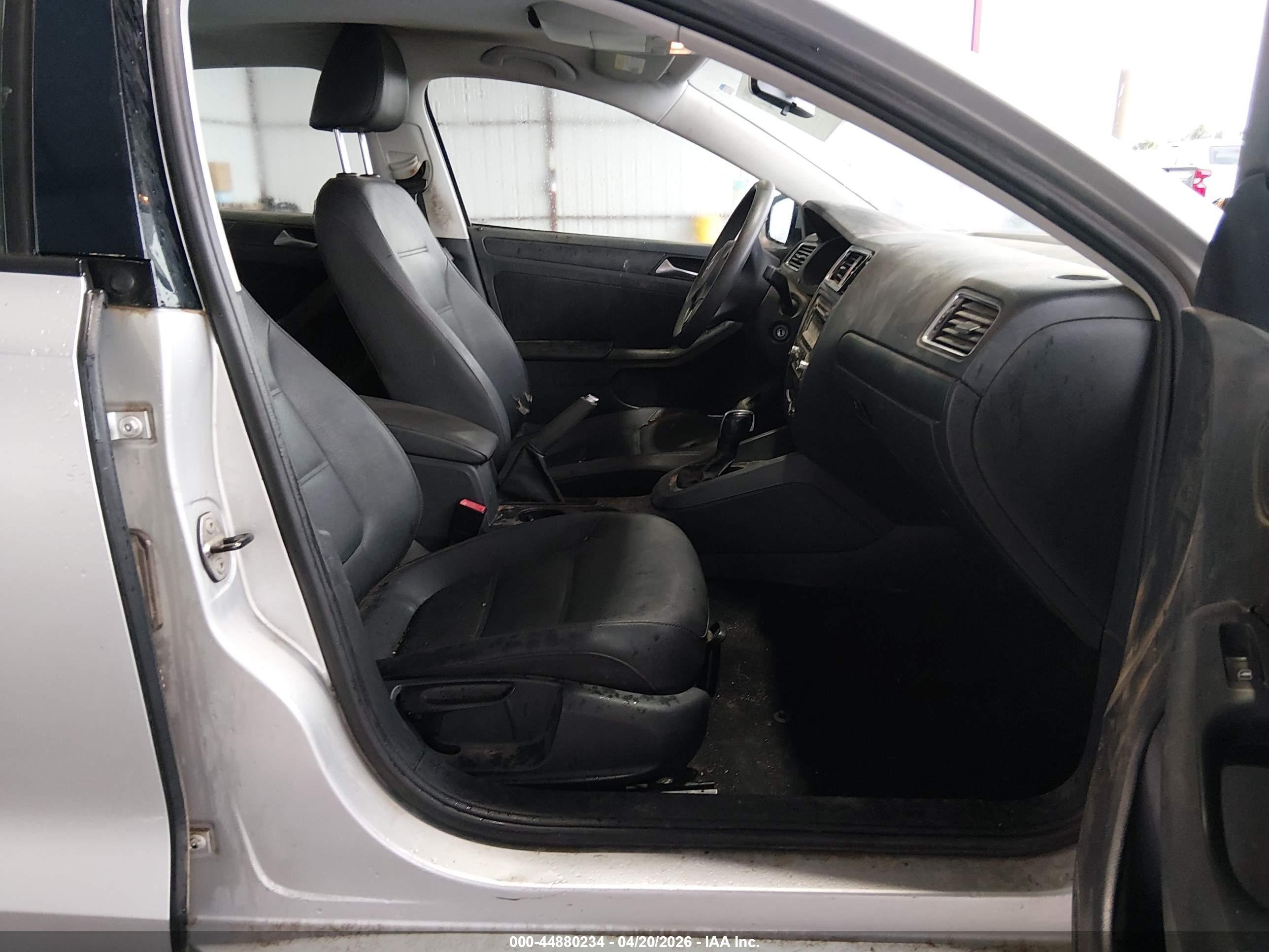 VOLKSWAGEN JETTA image 5