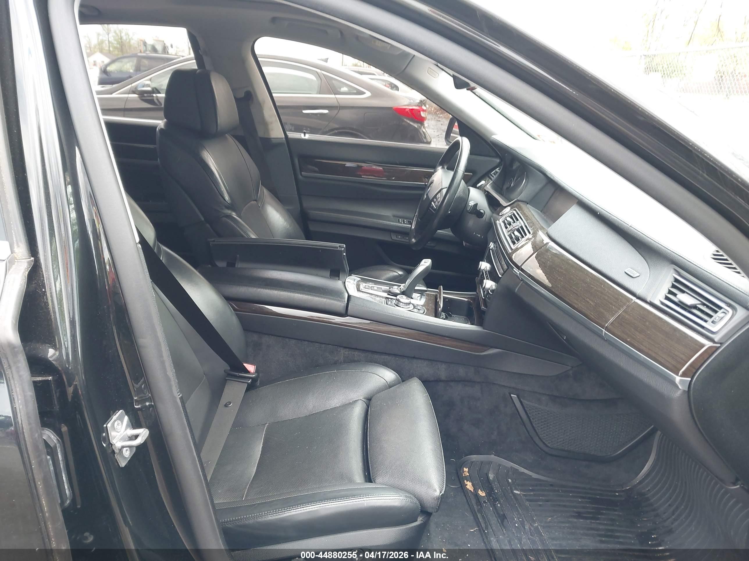 BMW 750I image 5