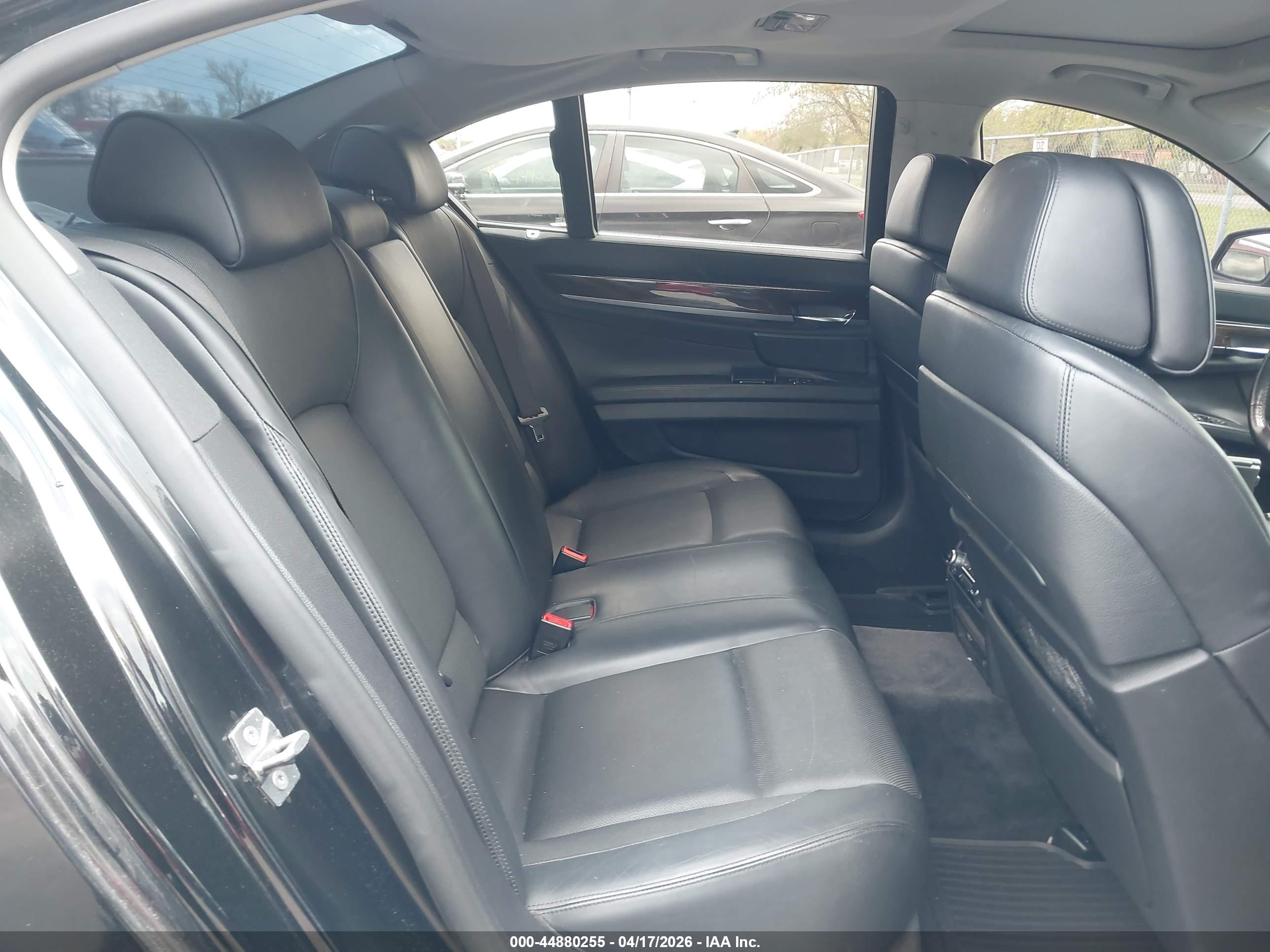 BMW 750I image 8