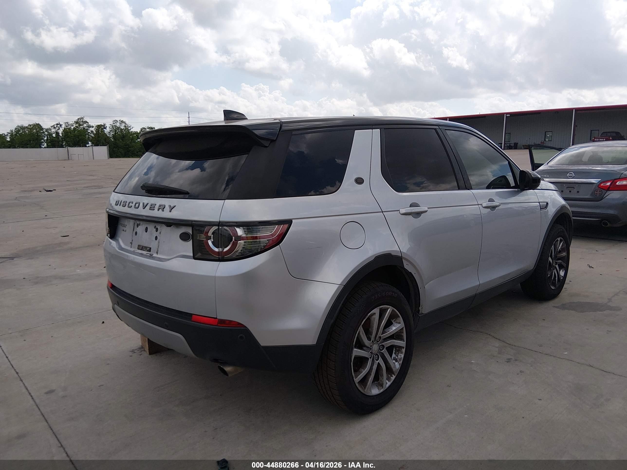 LAND ROVER image 4