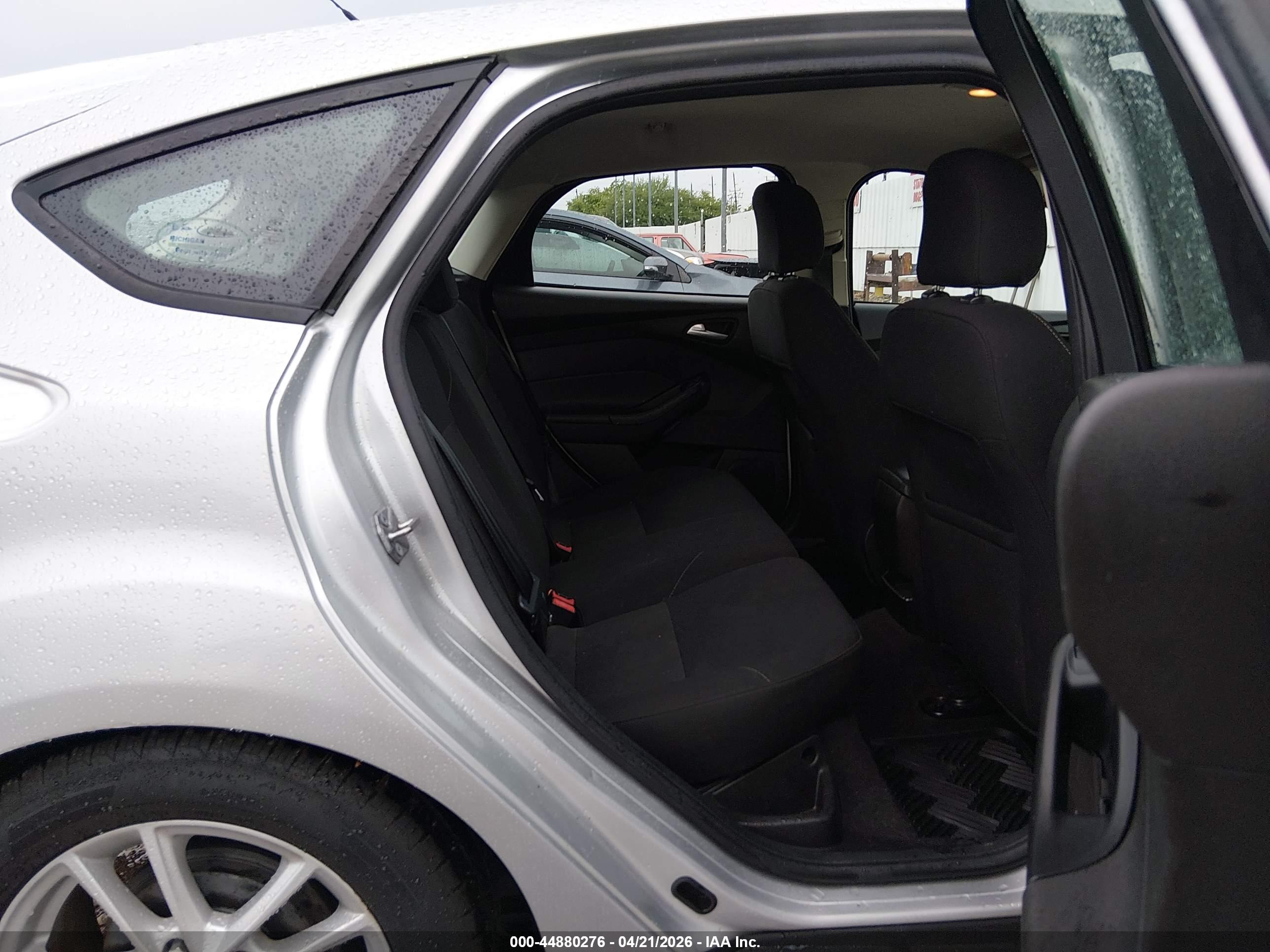 FORD FOCUS image 8