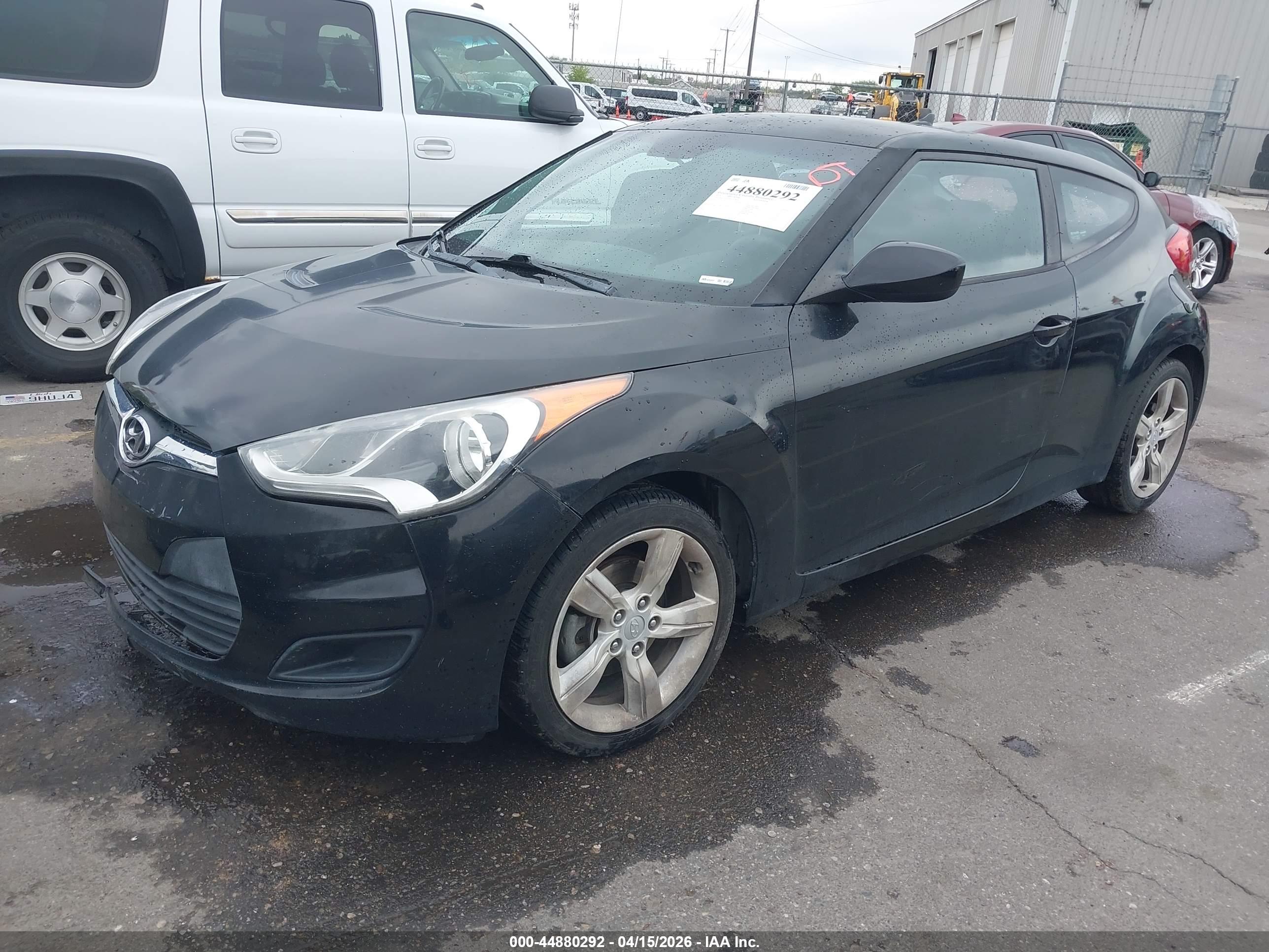 HYUNDAI VELOSTER image 2