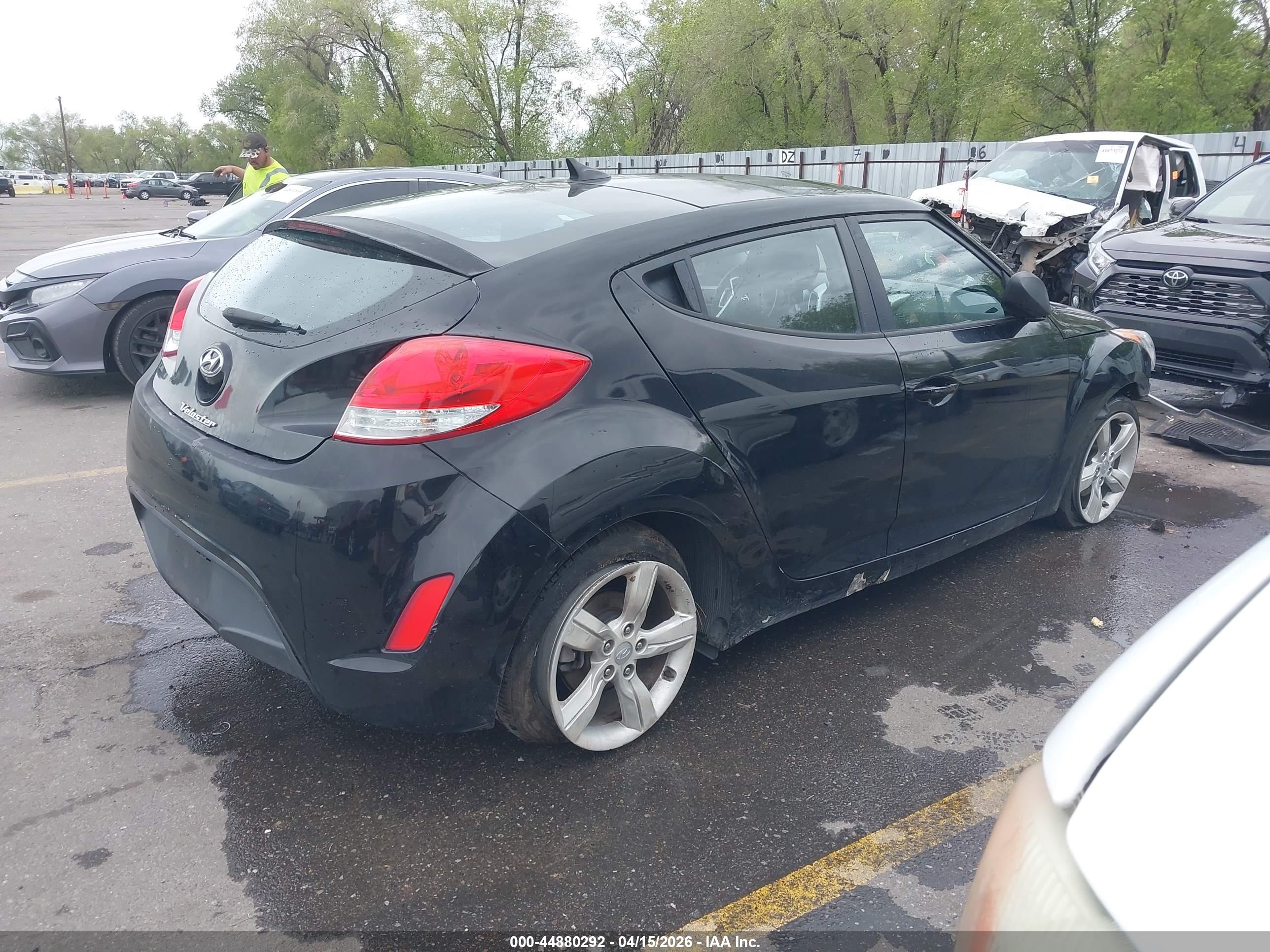 HYUNDAI VELOSTER image 4
