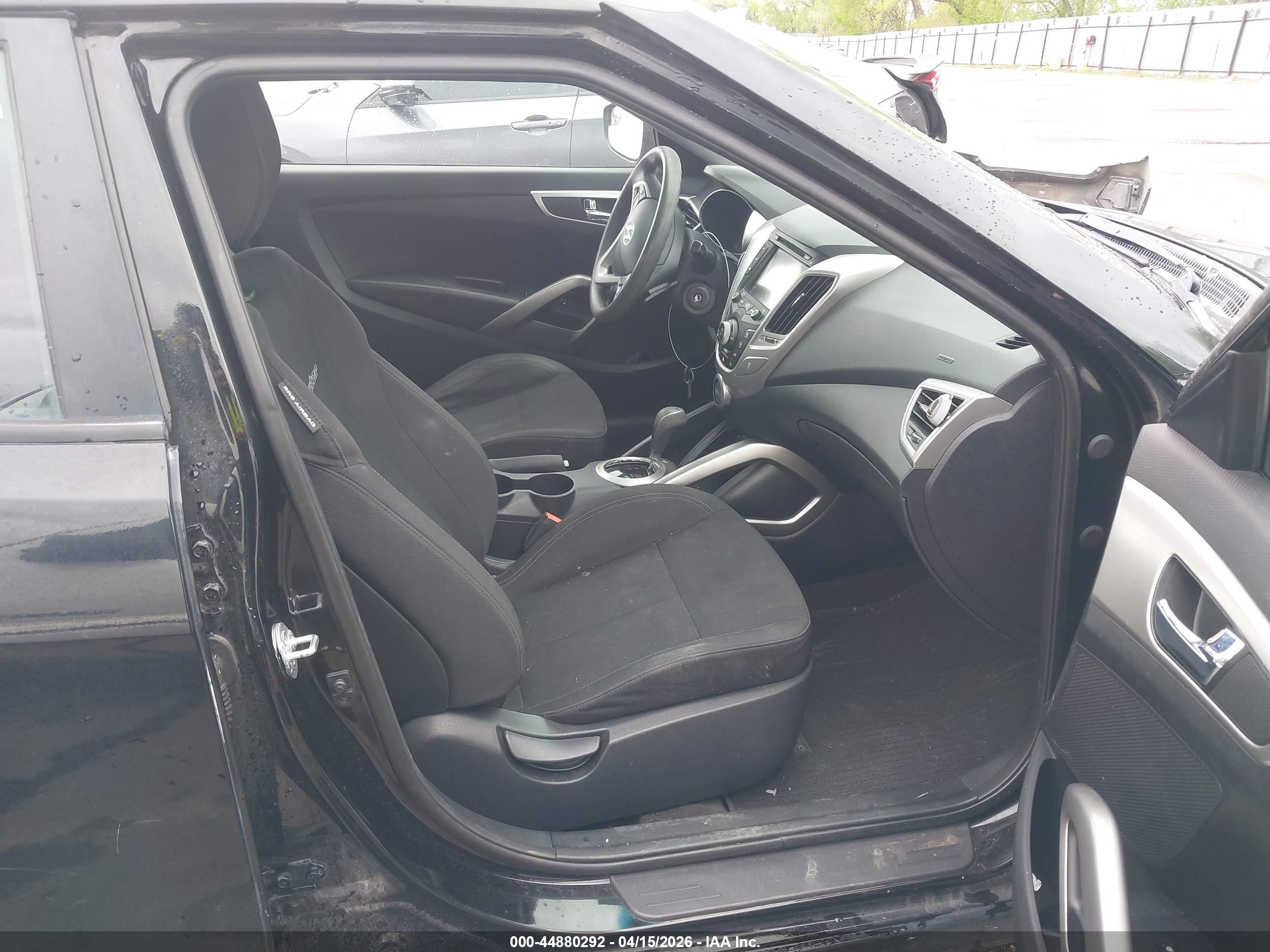 HYUNDAI VELOSTER image 5
