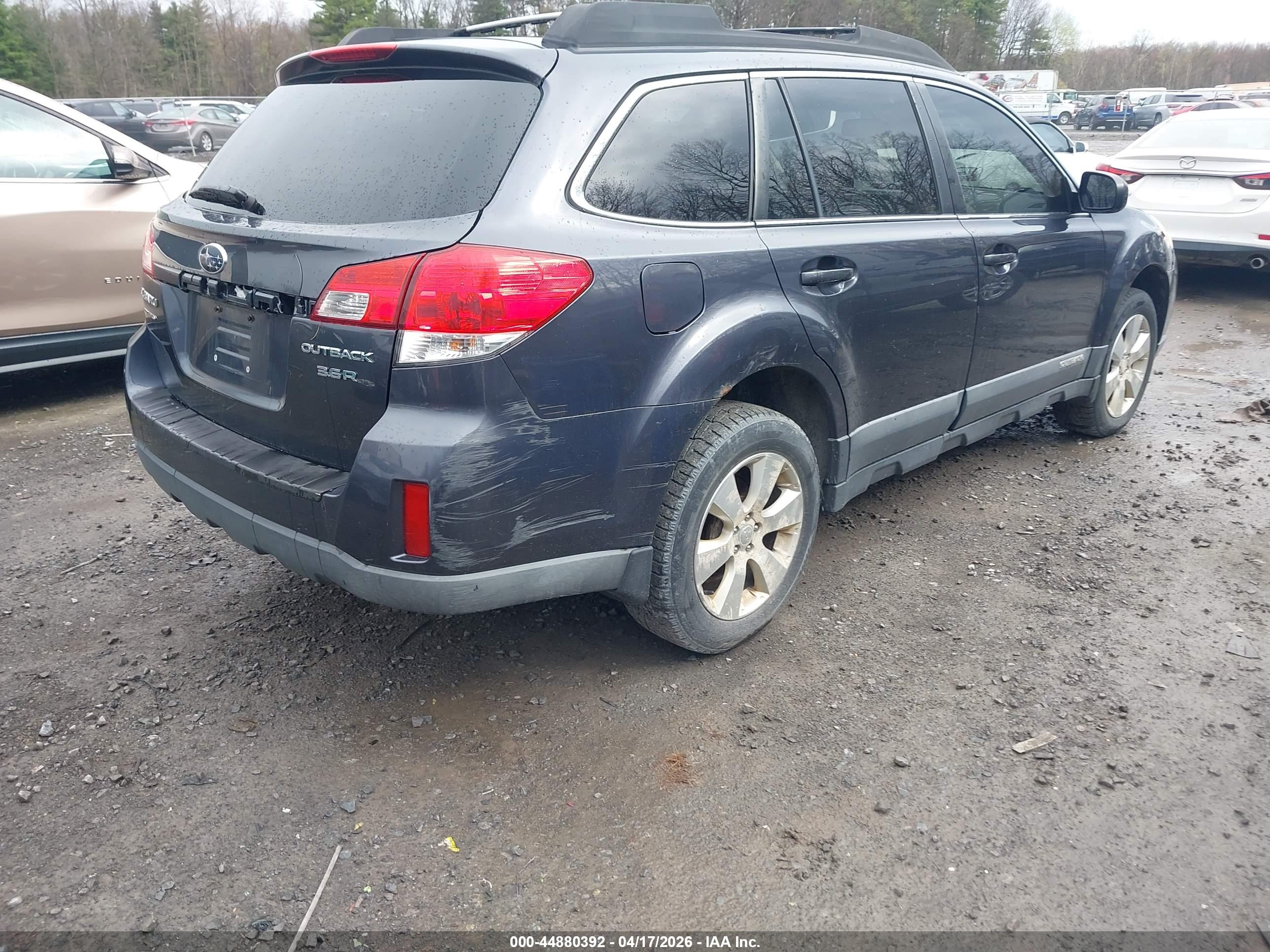 SUBARU OUTBACK image 4
