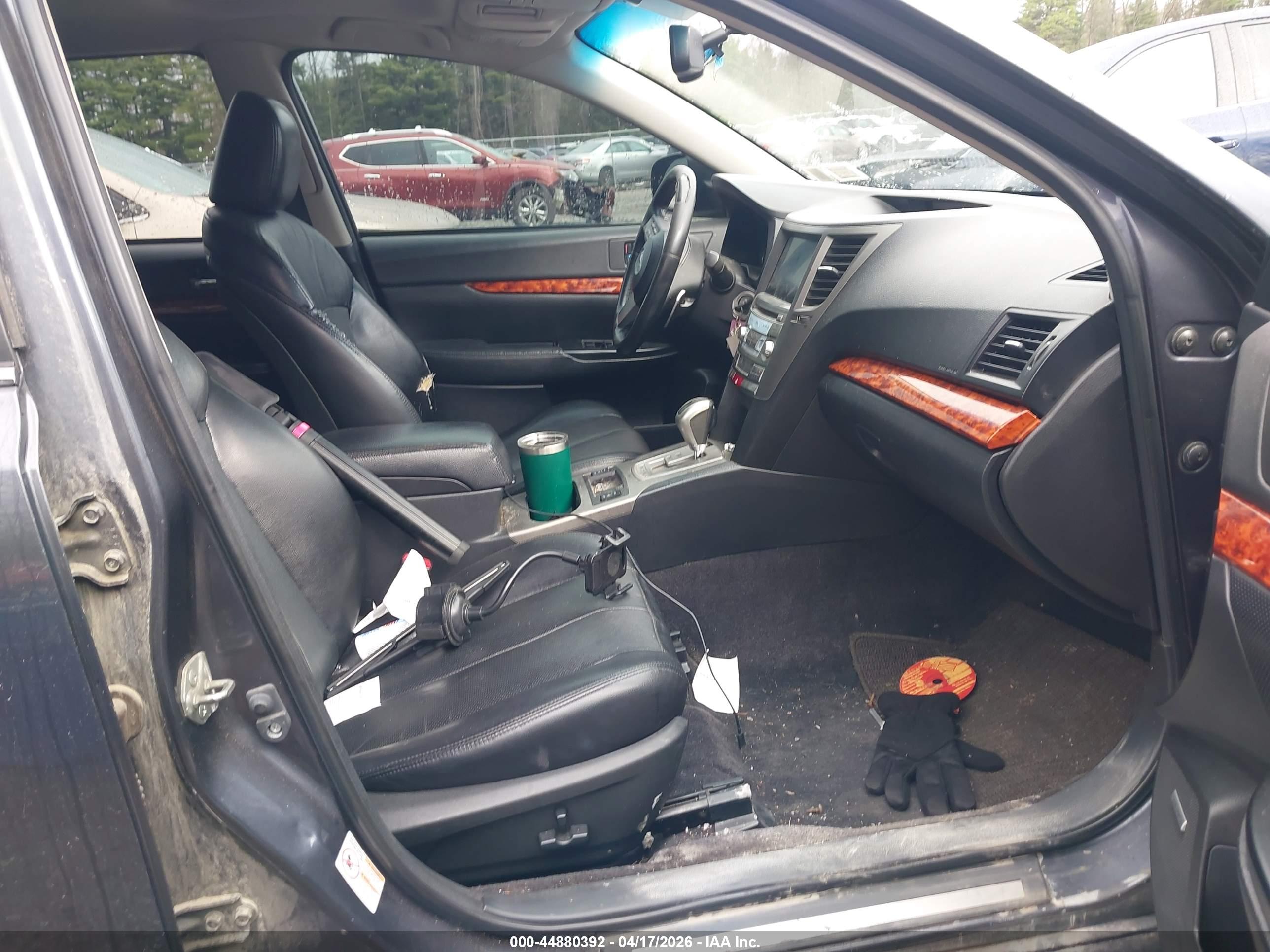 SUBARU OUTBACK image 5
