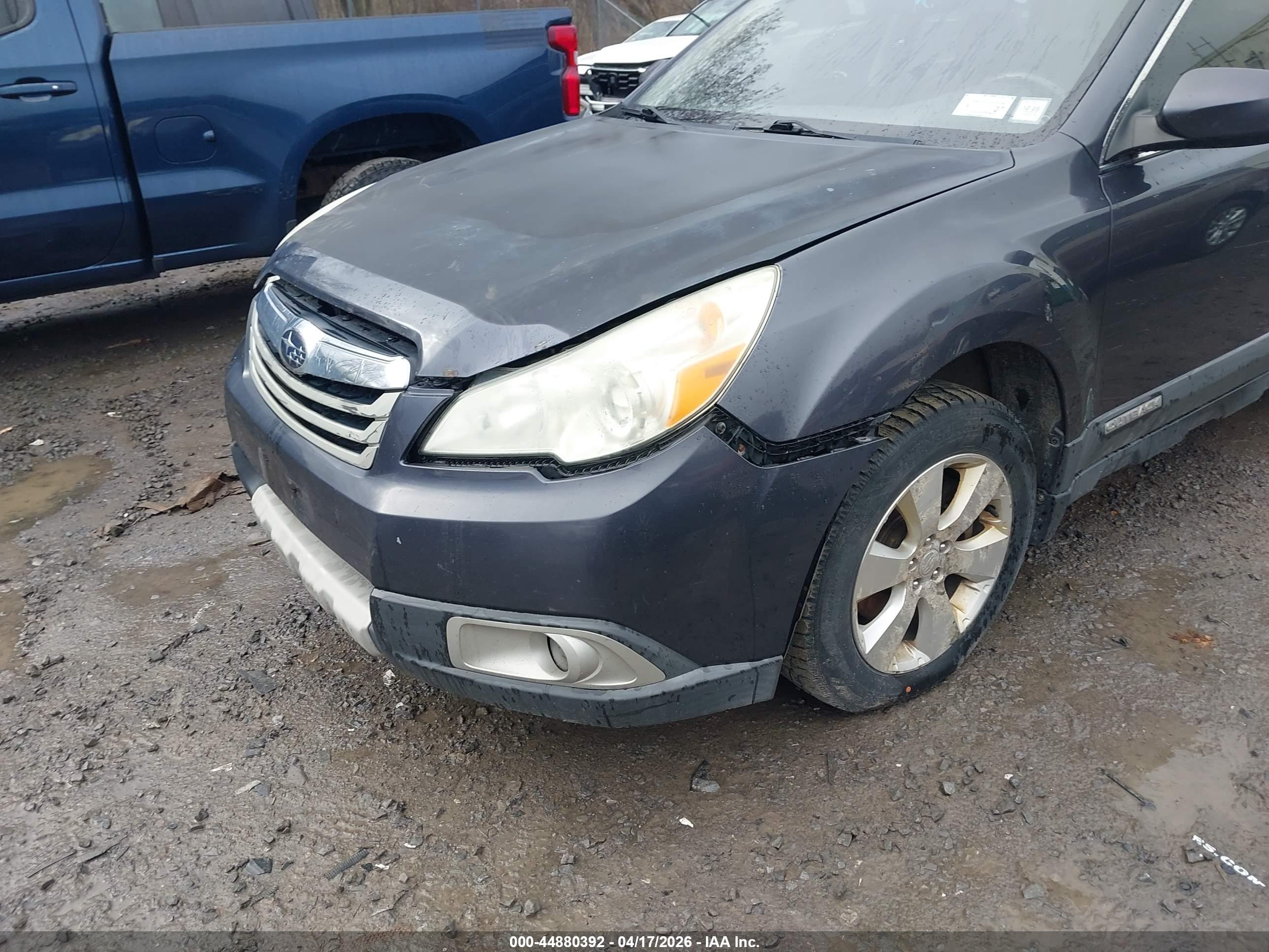 SUBARU OUTBACK image 6