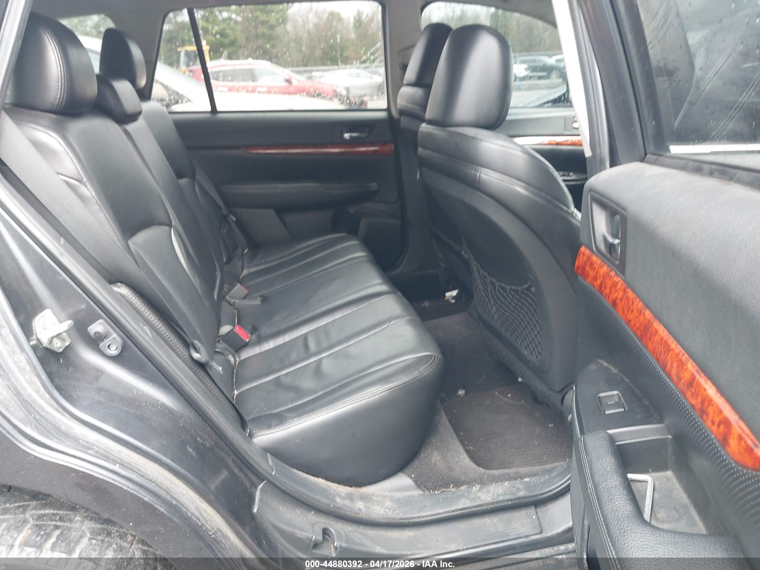 SUBARU OUTBACK image 8