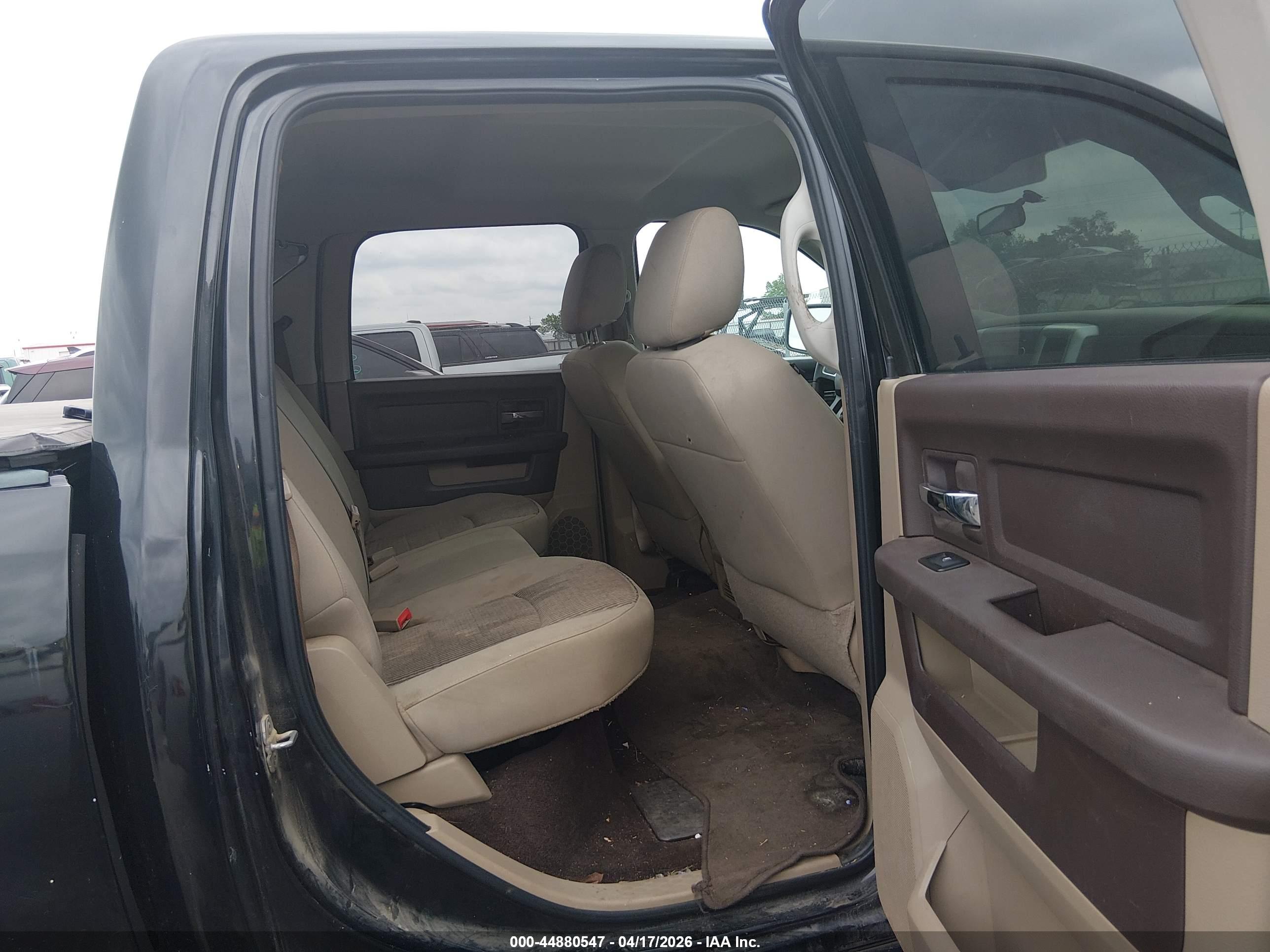 DODGE RAM image 8