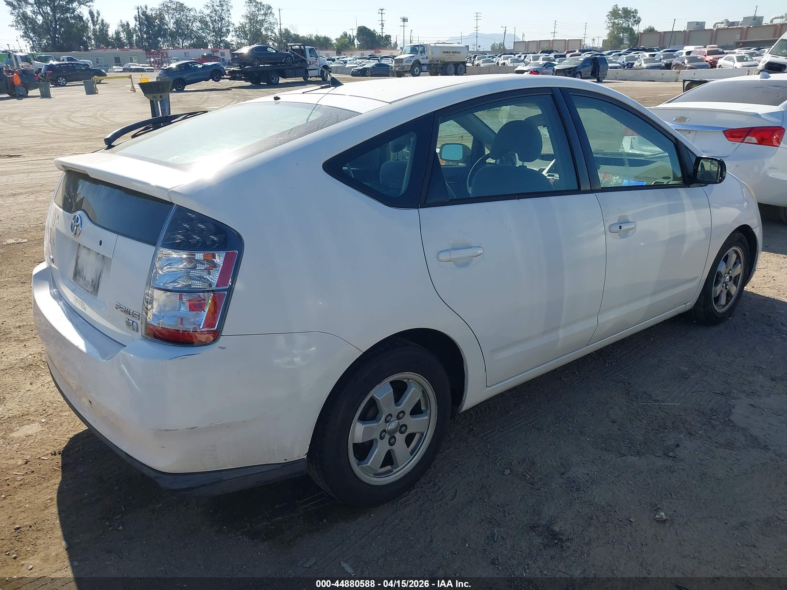 TOYOTA PRIUS image 4
