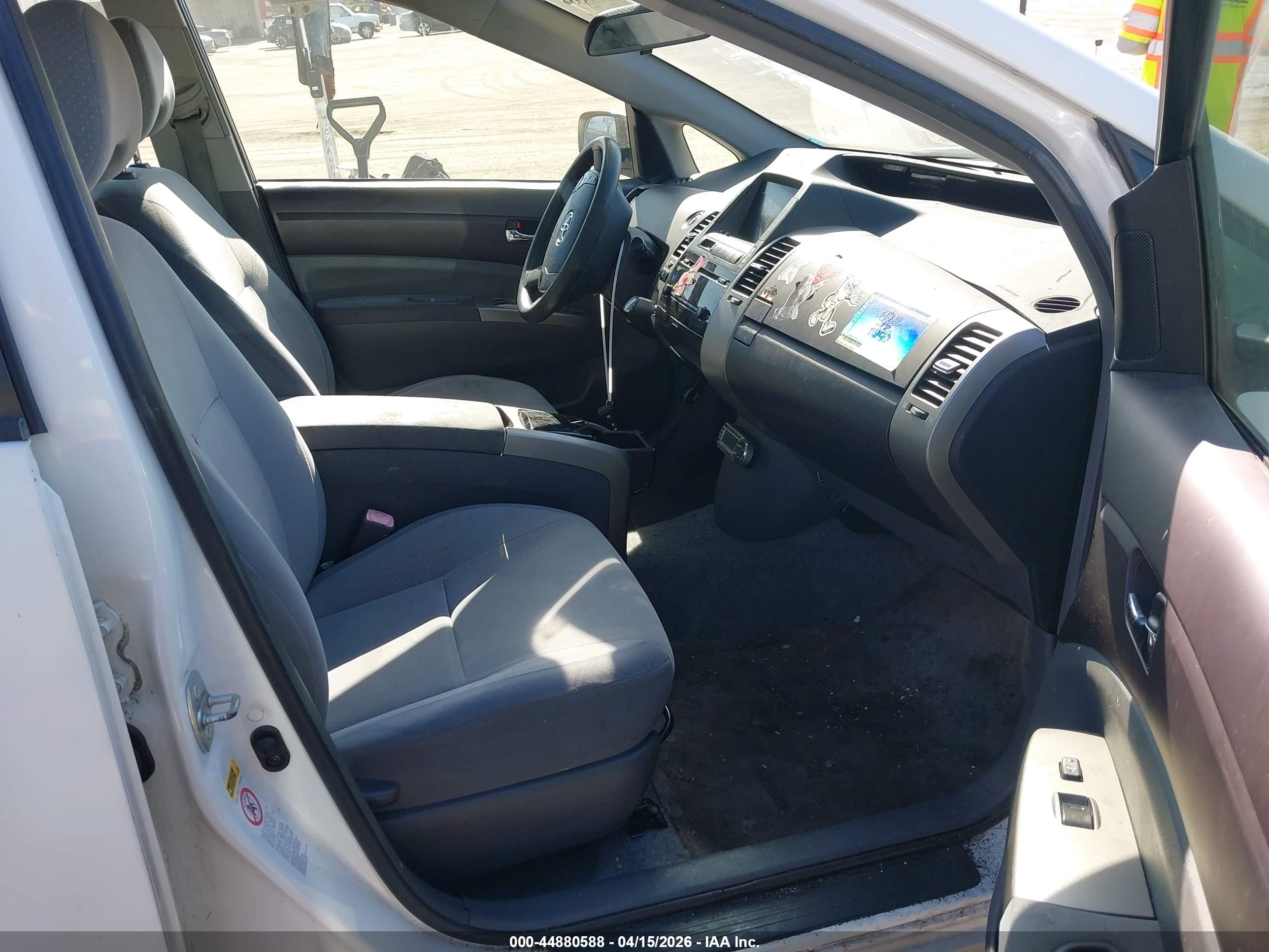 TOYOTA PRIUS image 5