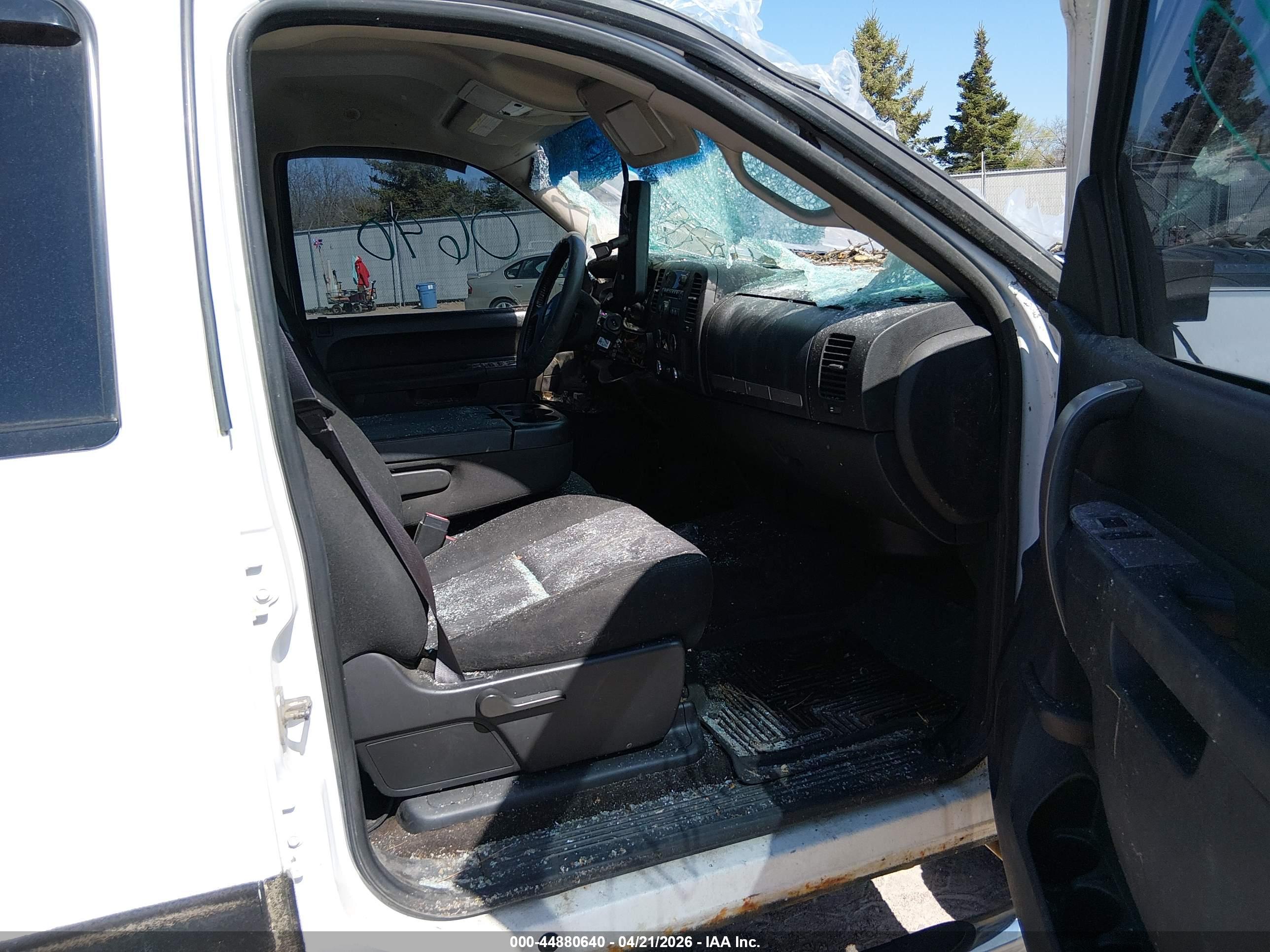 CHEVROLET SILVERADO image 5
