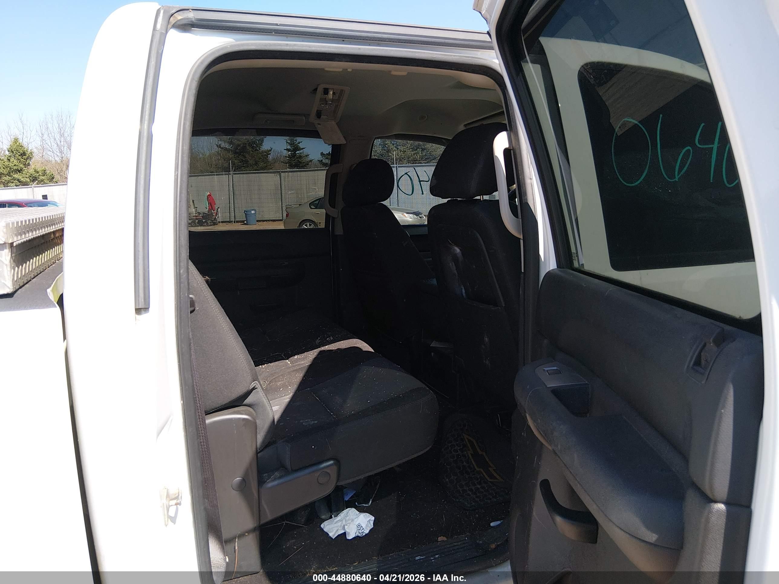 CHEVROLET SILVERADO image 8