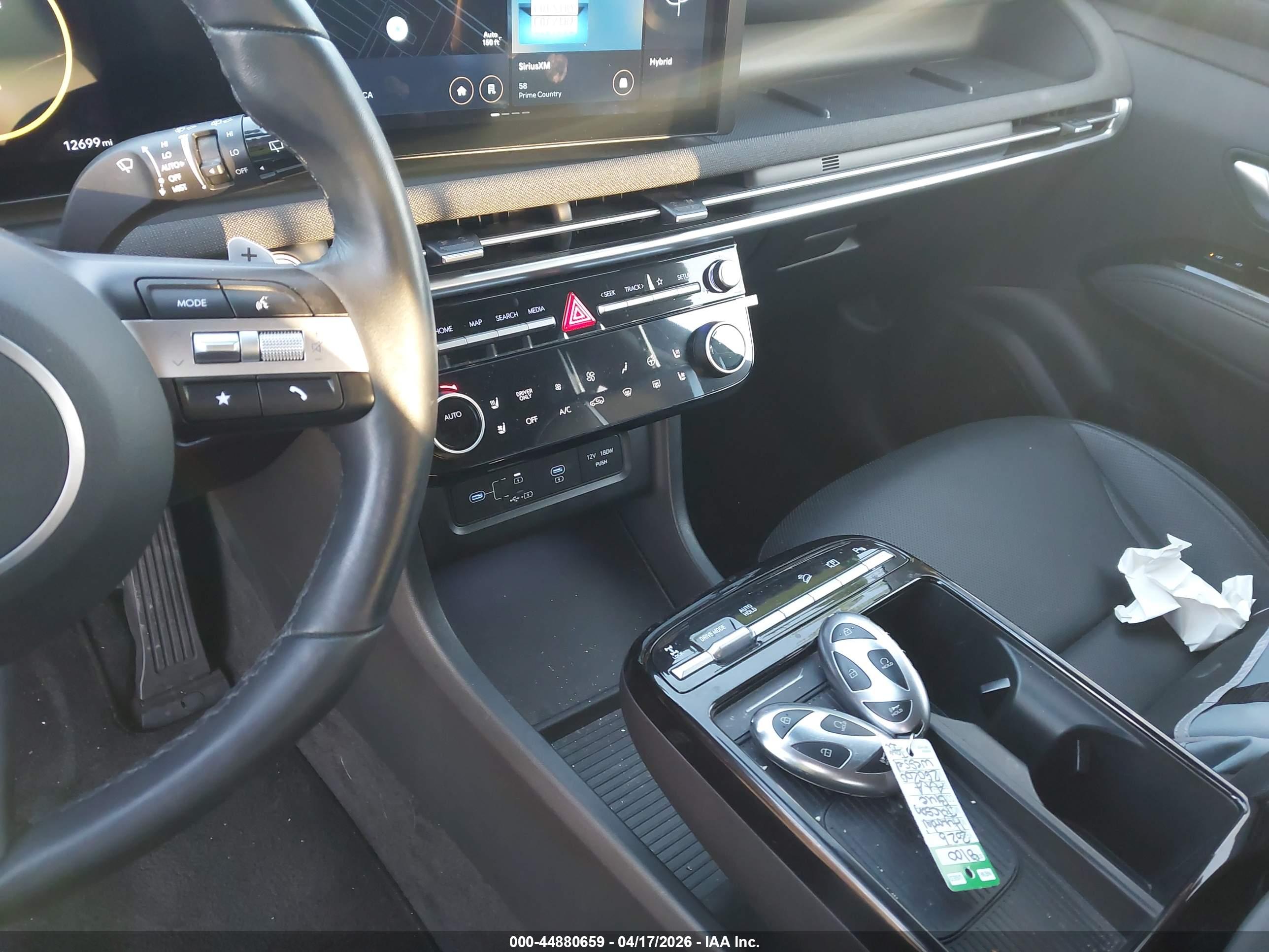 HYUNDAI TUCSON image 11