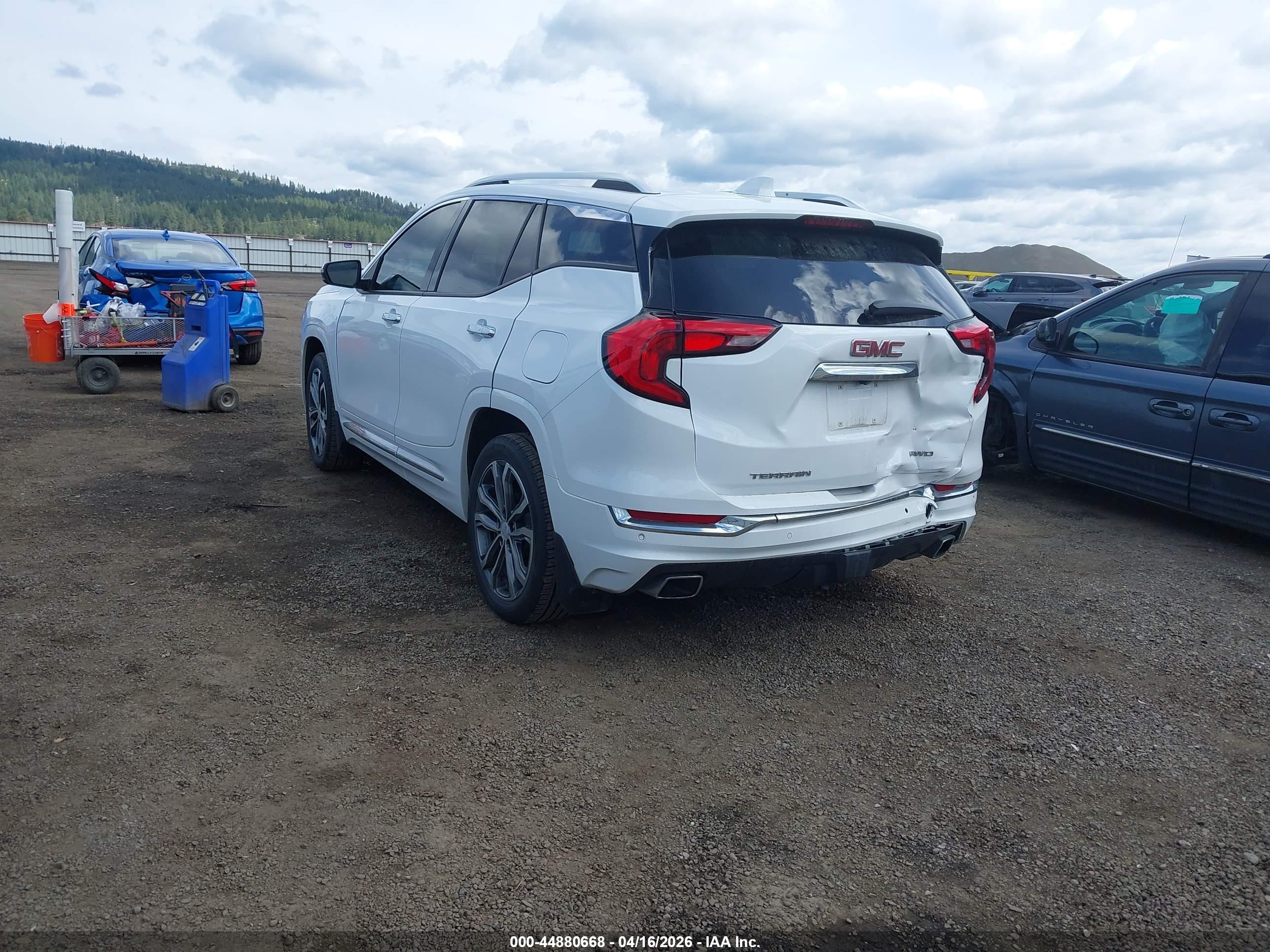 GMC TERRAIN image 3