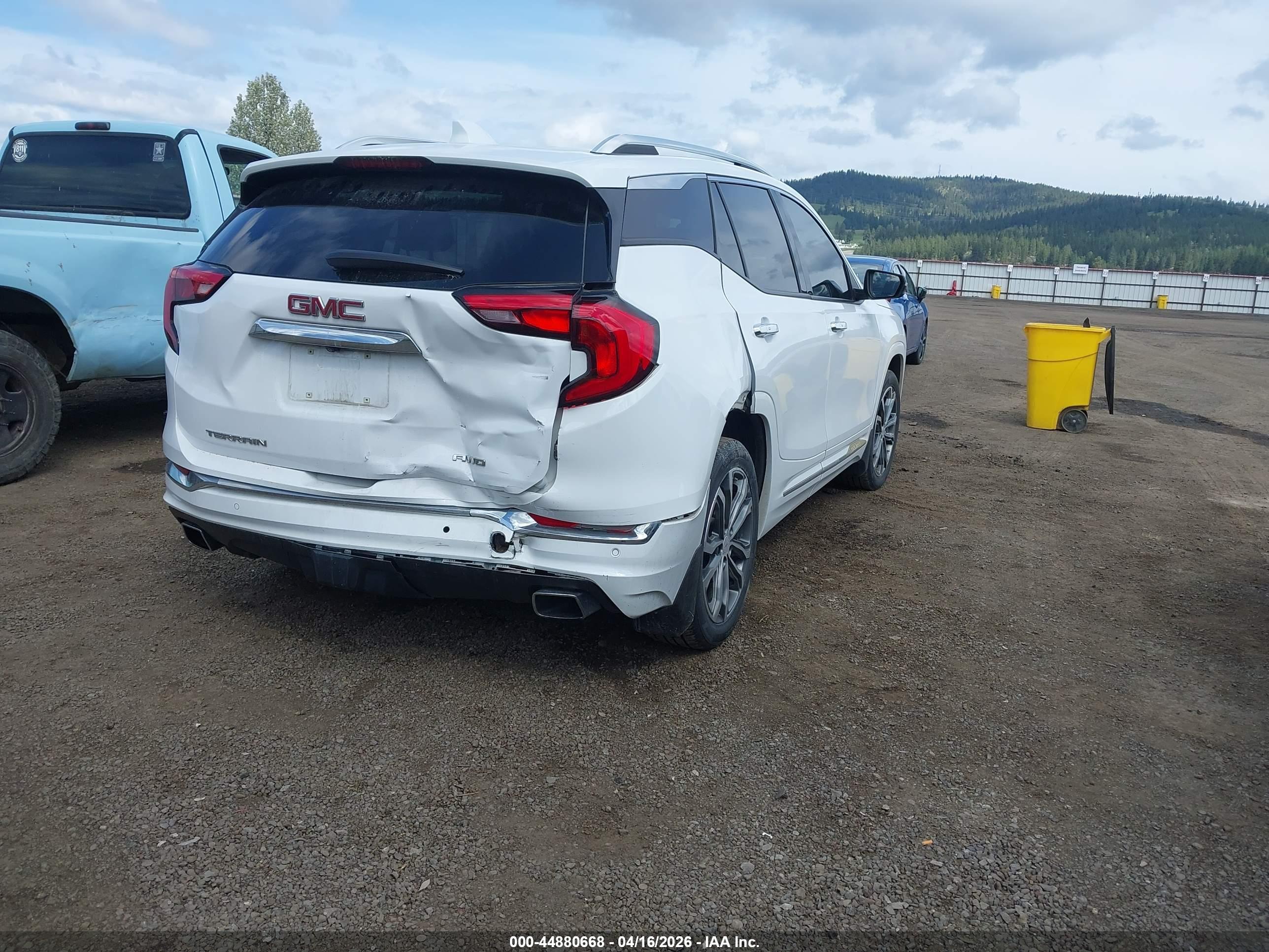GMC TERRAIN image 4