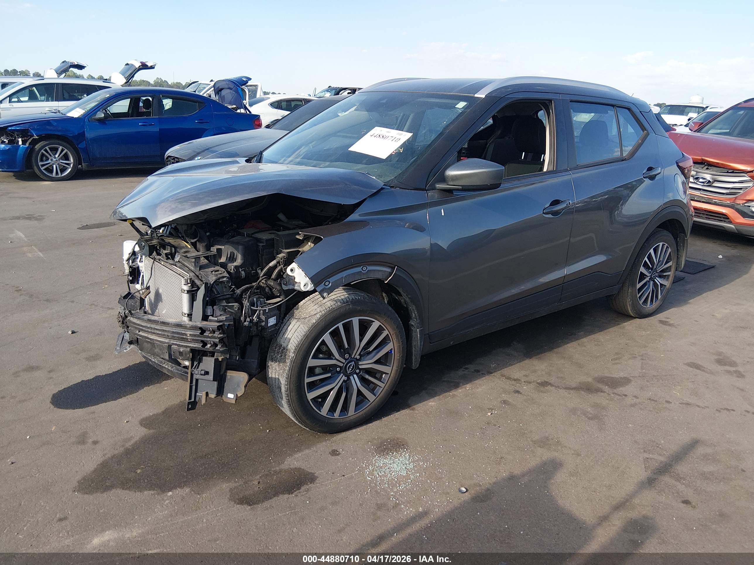 NISSAN KICKS image 2