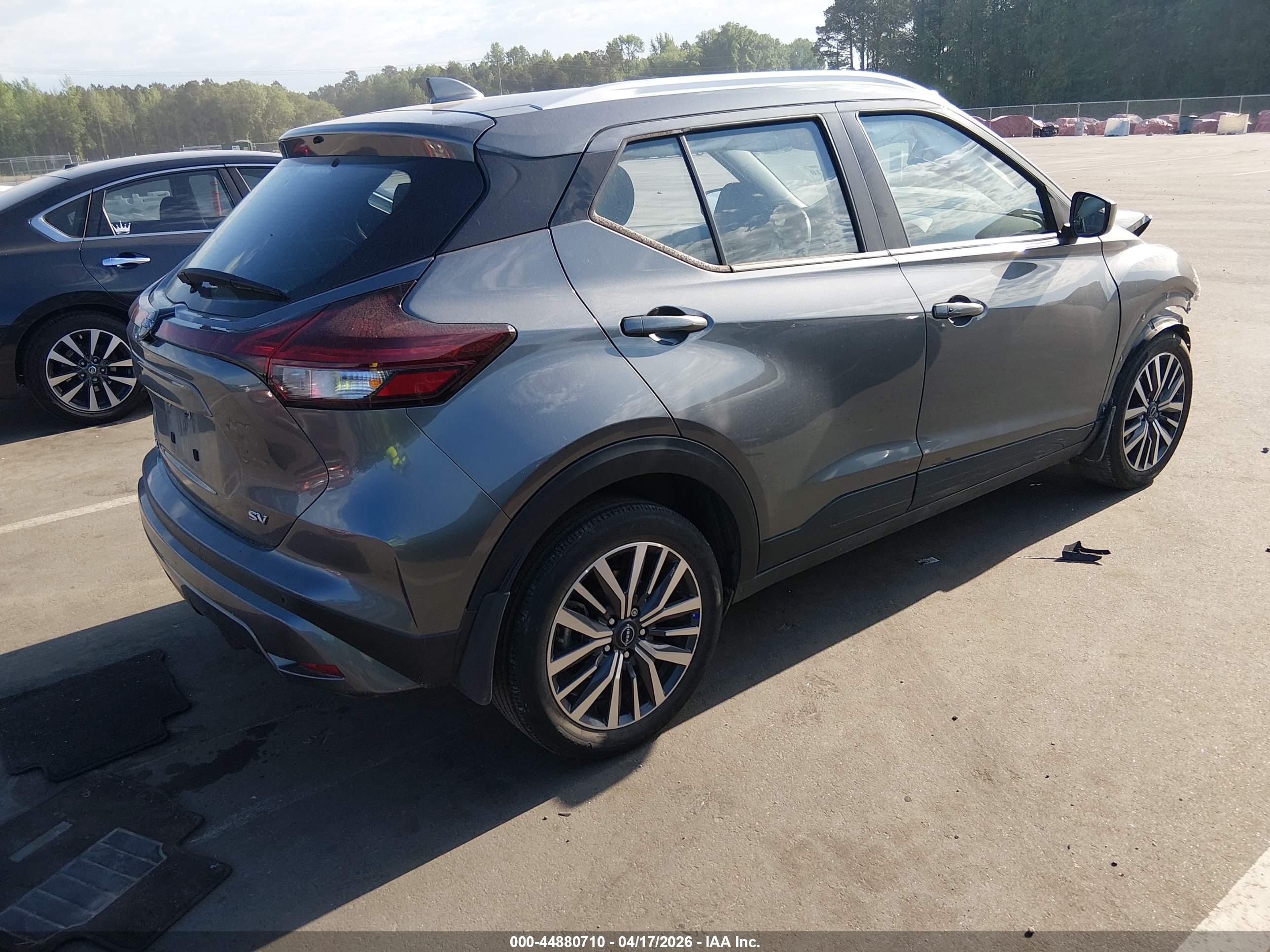 NISSAN KICKS image 4