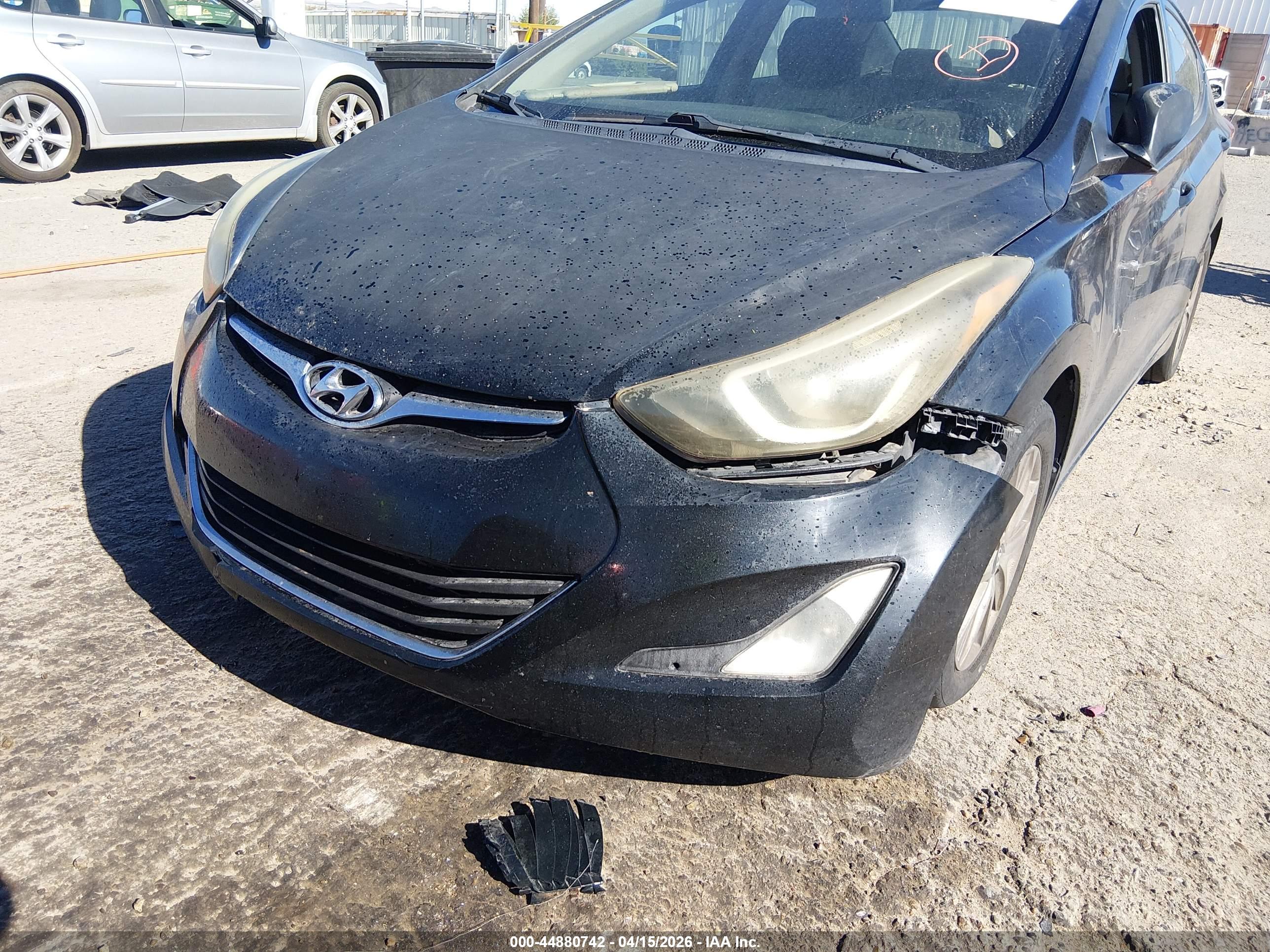 HYUNDAI ELANTRA image 6