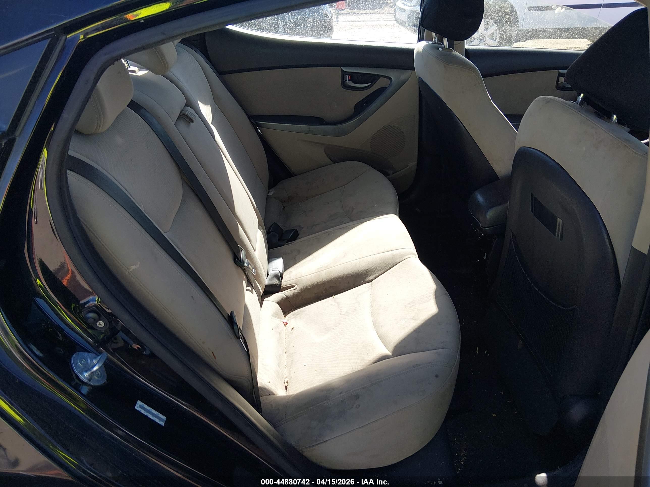 HYUNDAI ELANTRA image 8