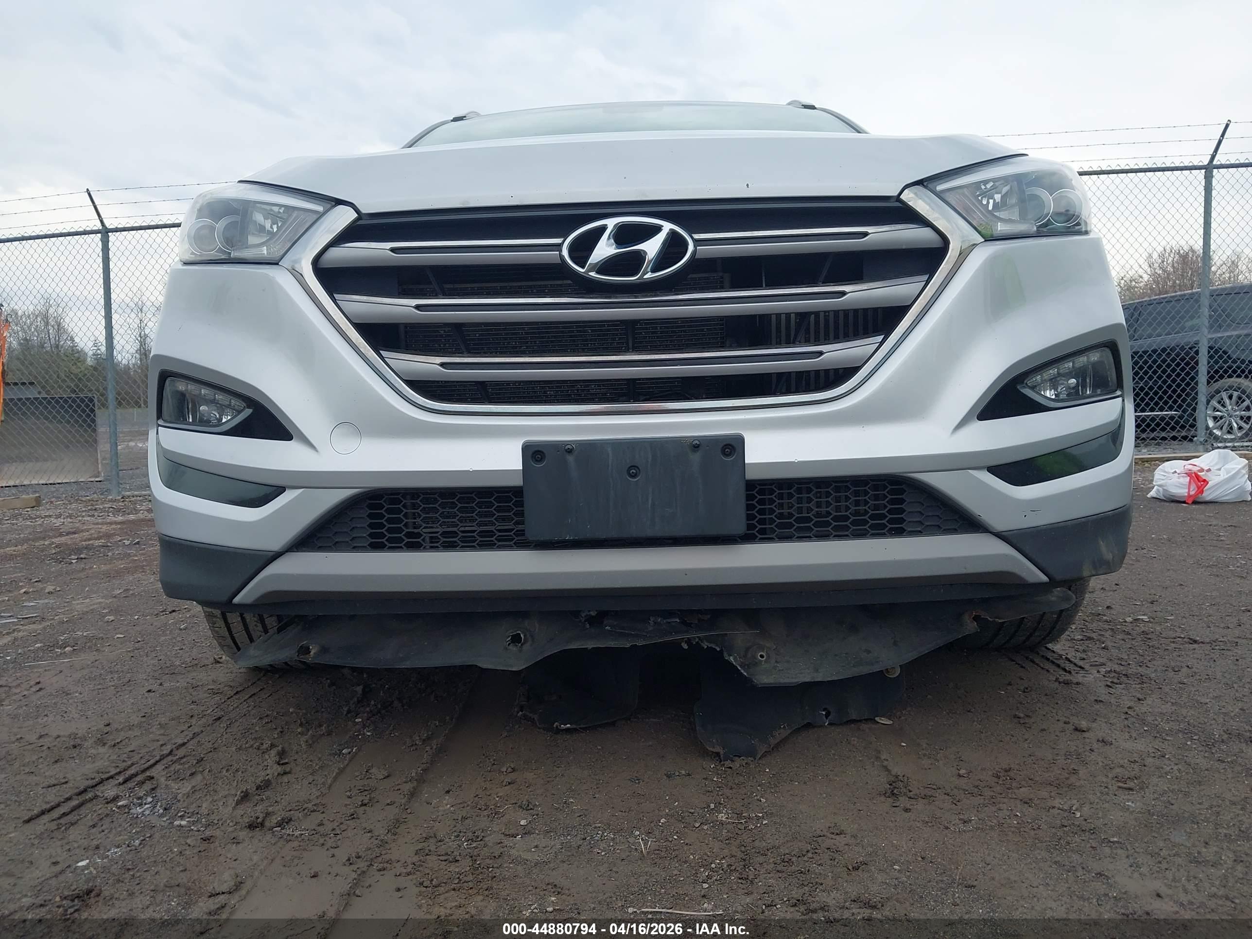HYUNDAI TUCSON image 6