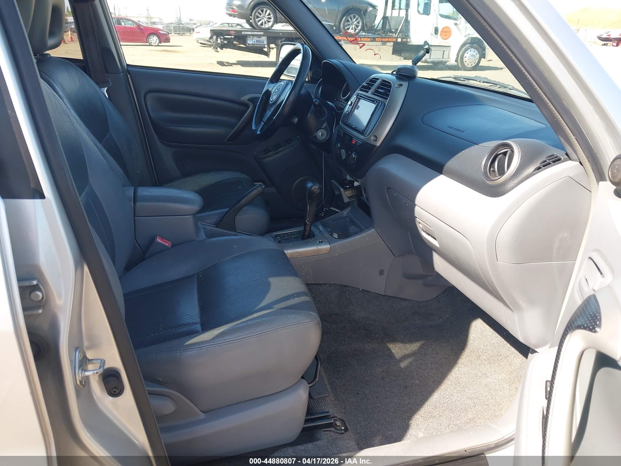 TOYOTA RAV4 image 5