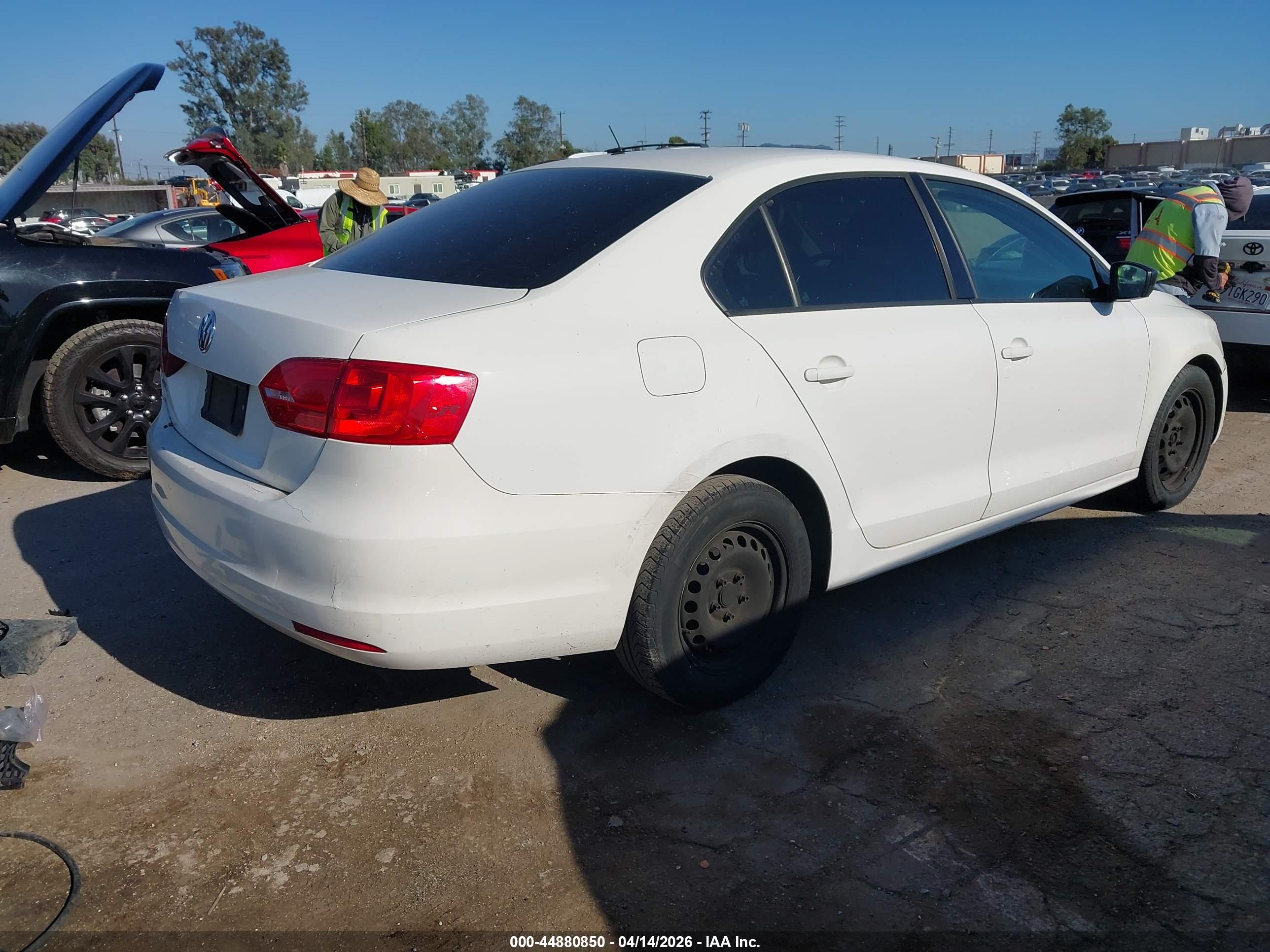 VOLKSWAGEN JETTA image 4