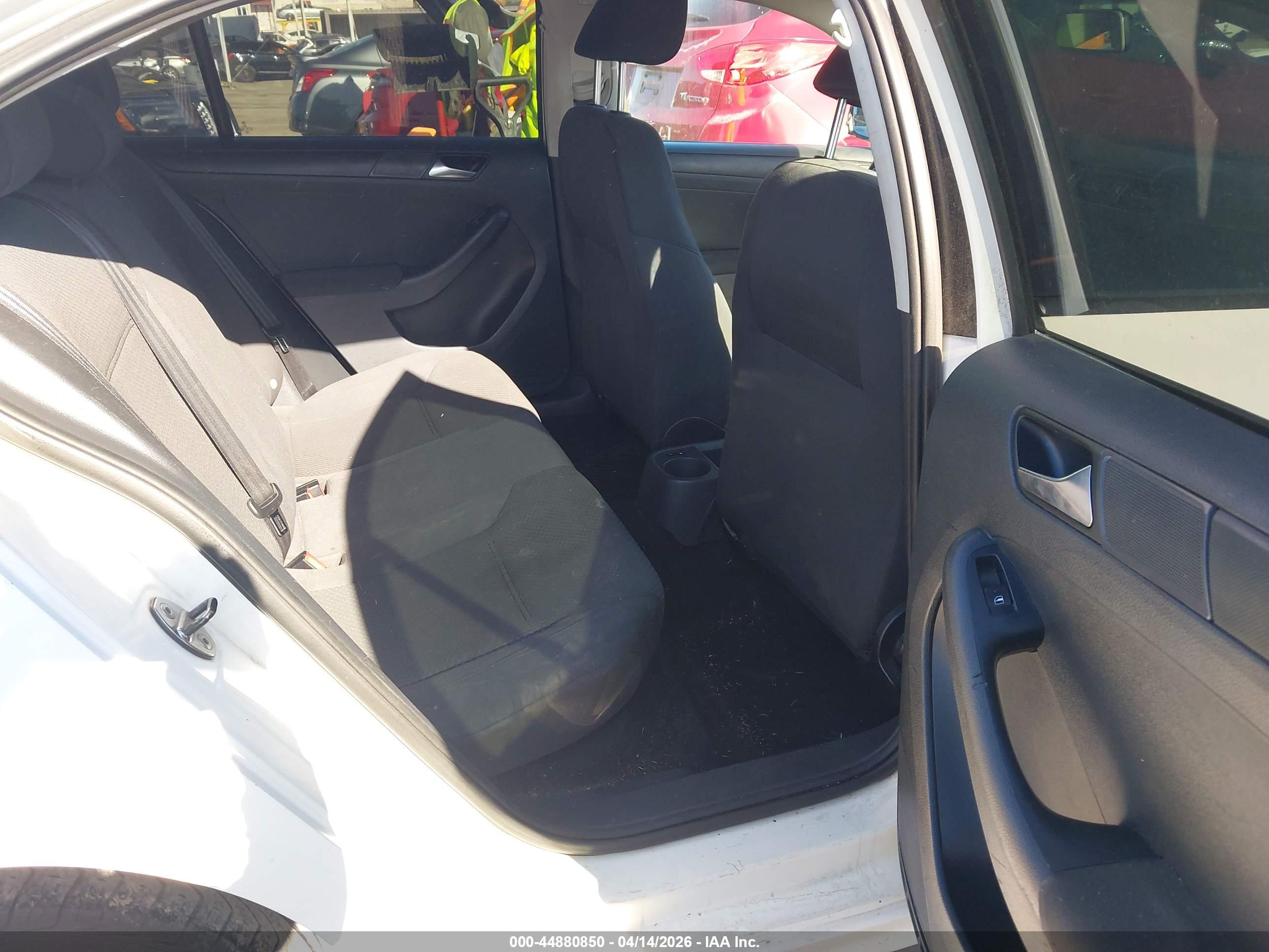VOLKSWAGEN JETTA image 8