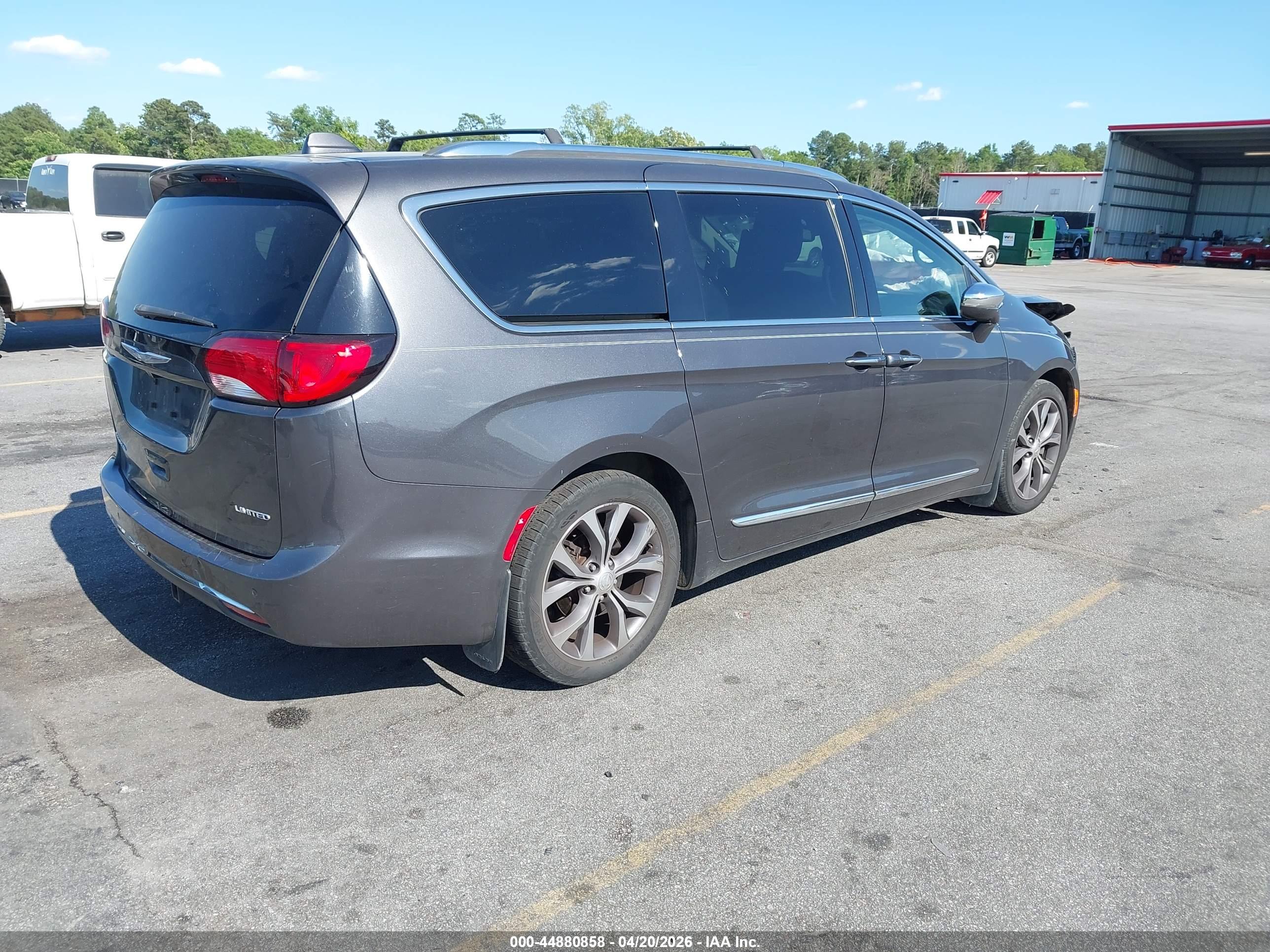 CHRYSLER PACIFICA image 4