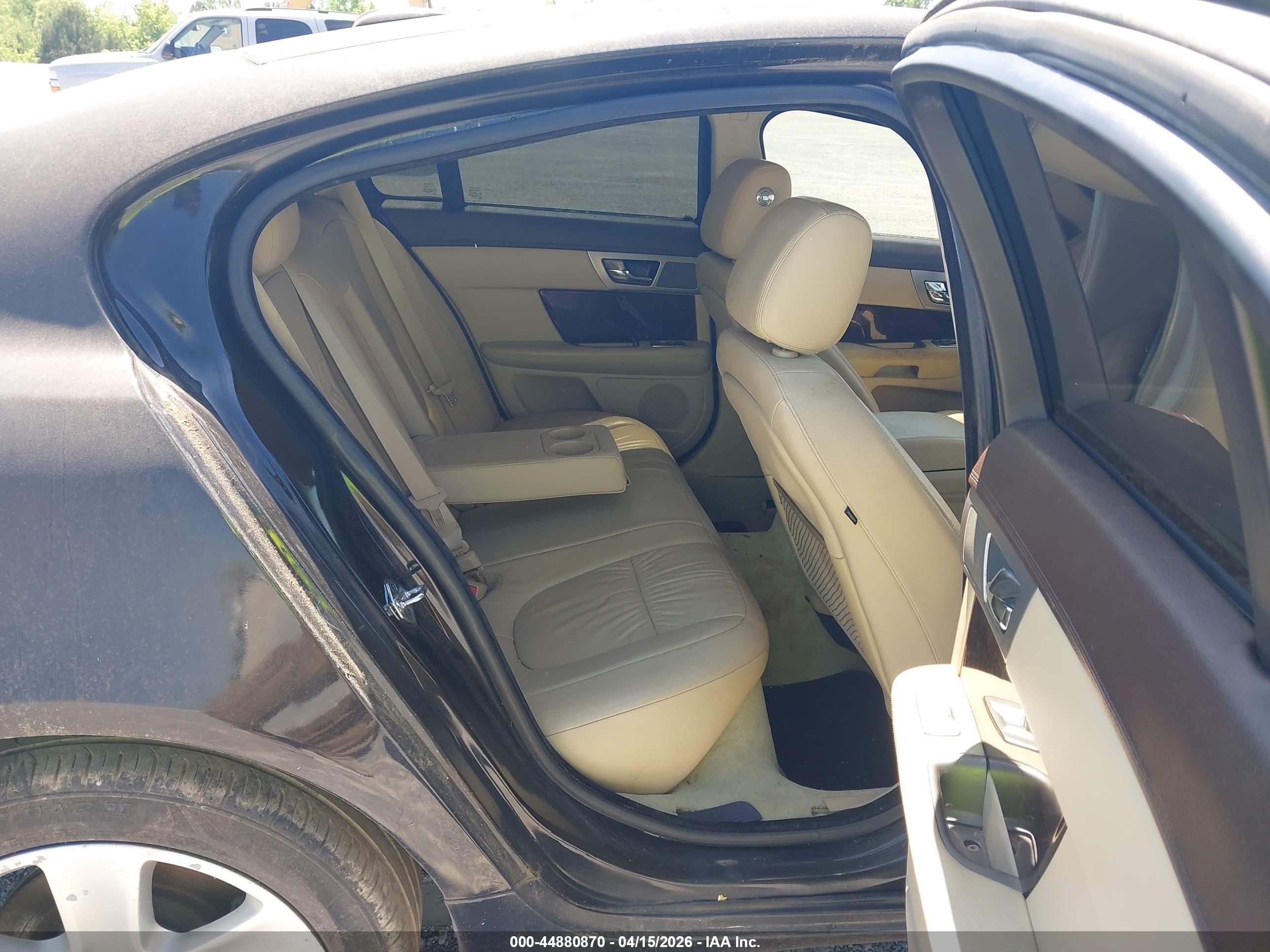 JAGUAR XF image 8