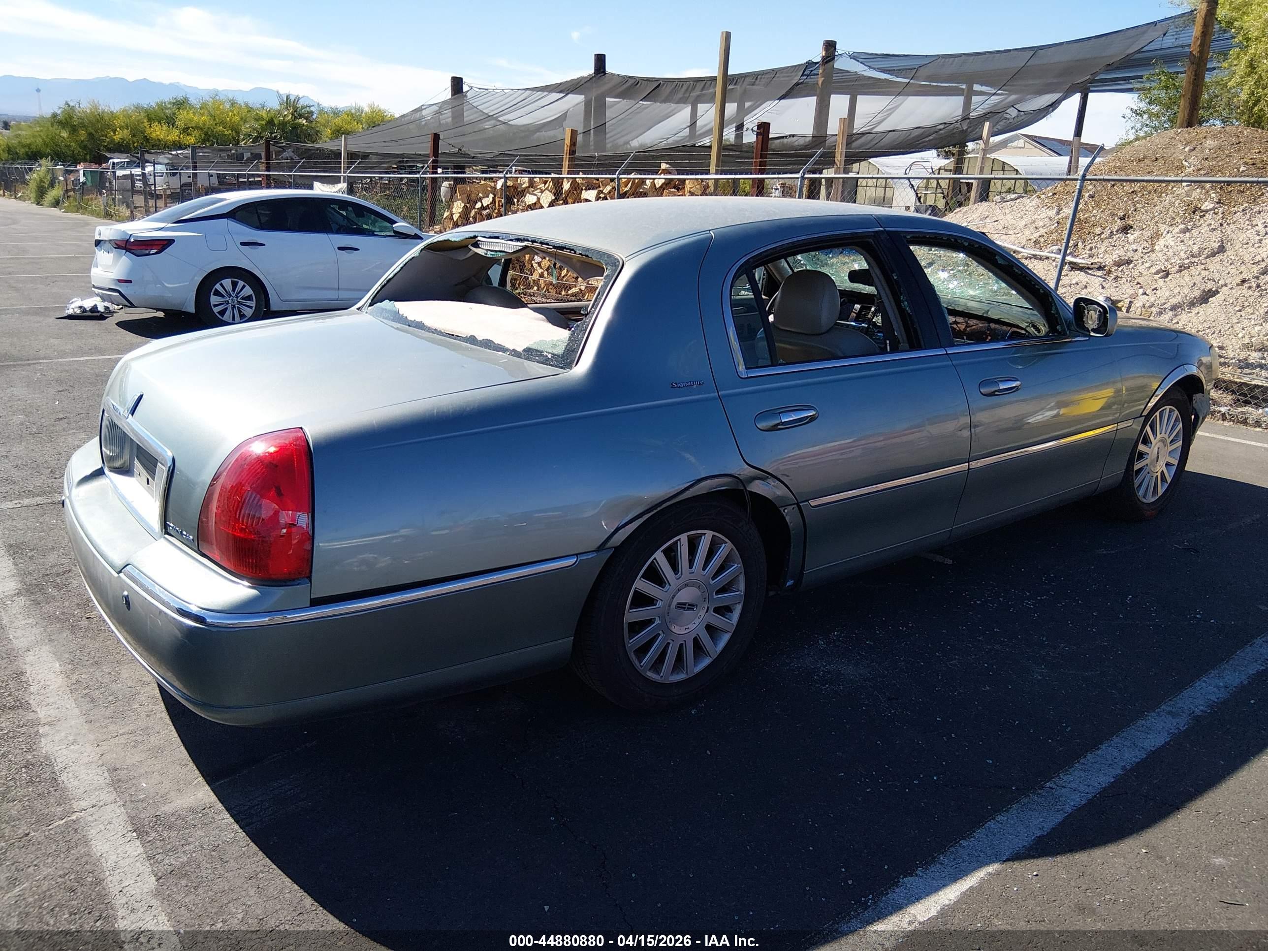 LINCOLN TOWN image 4