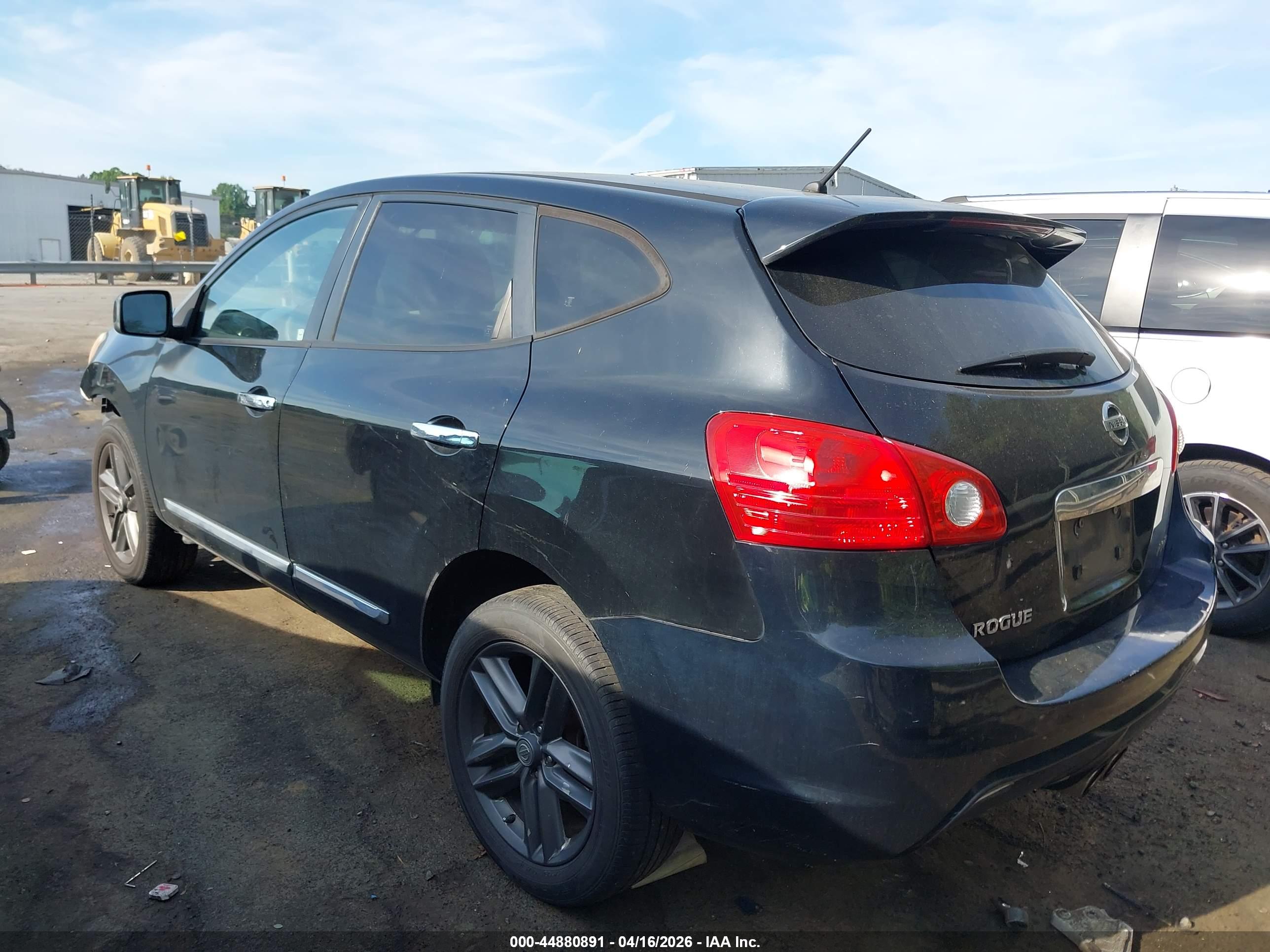 NISSAN ROGUE image 3