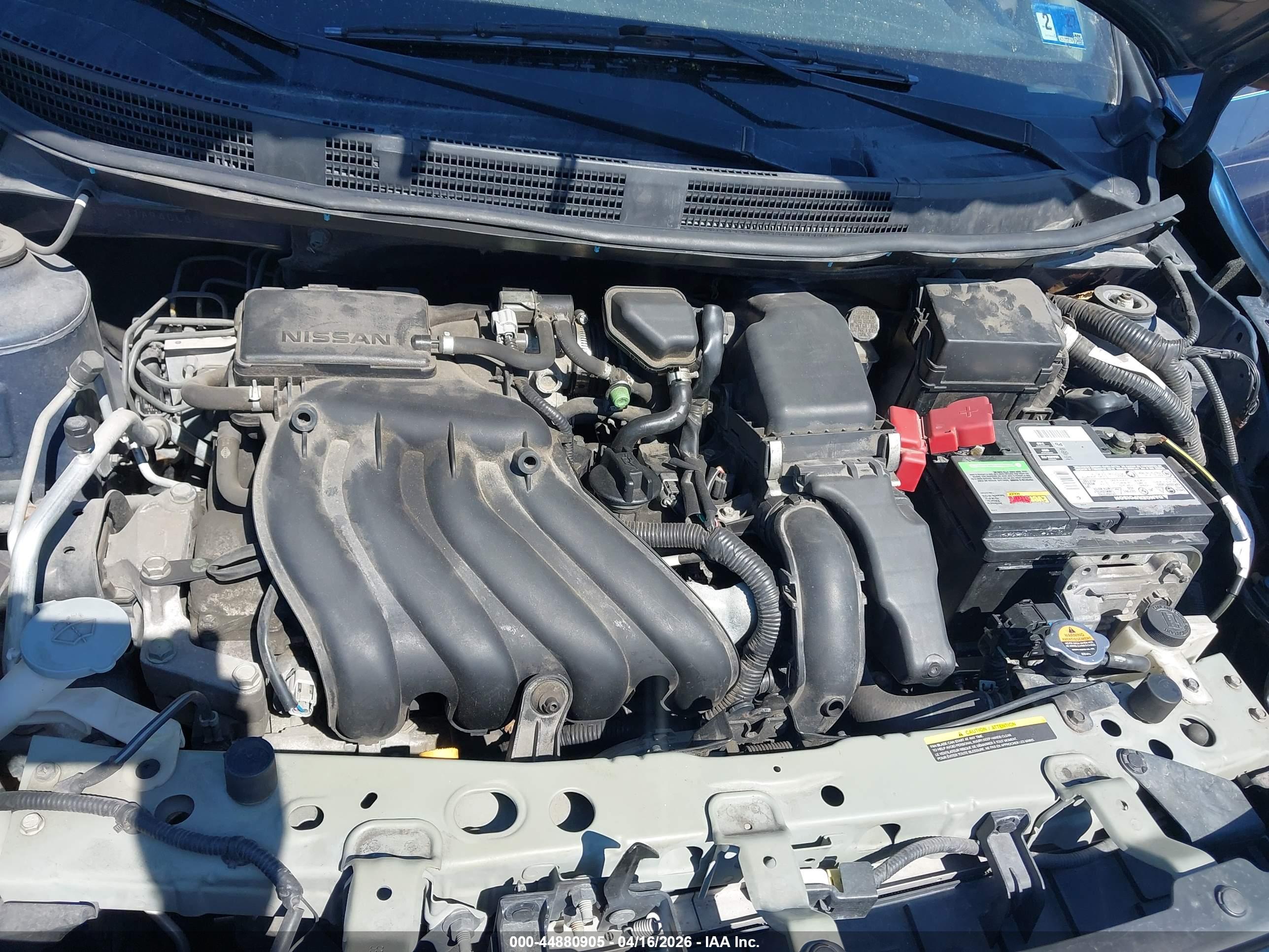 NISSAN VERSA image 10