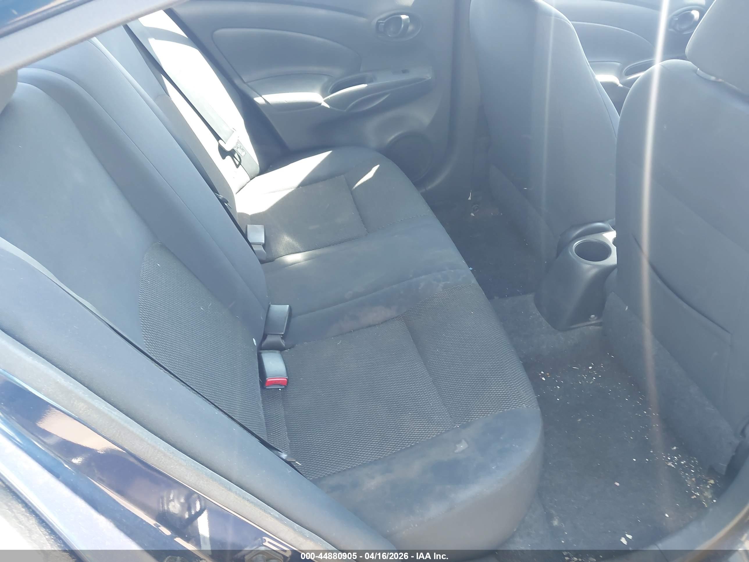 NISSAN VERSA image 8