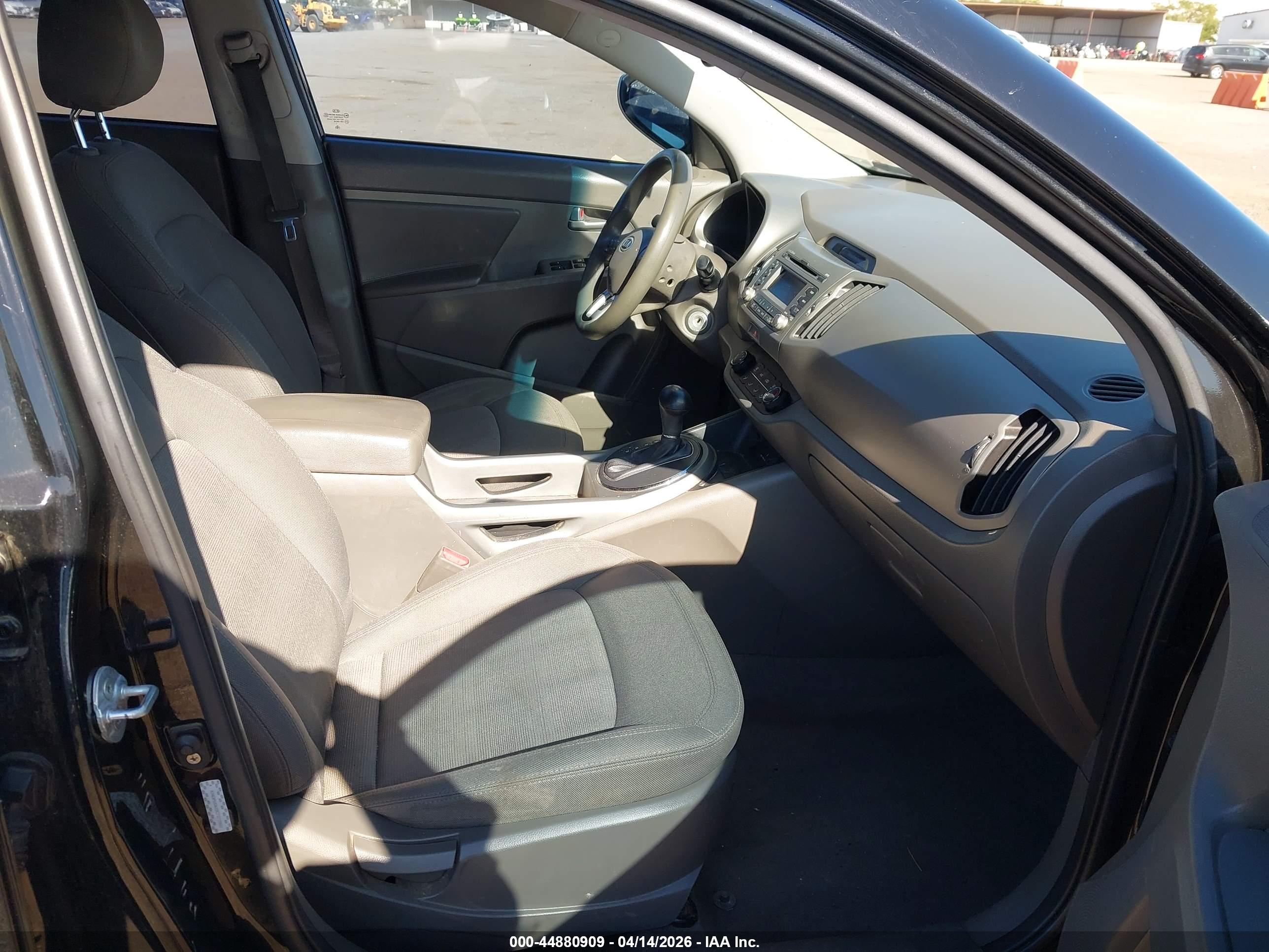 KIA SPORTAGE image 5