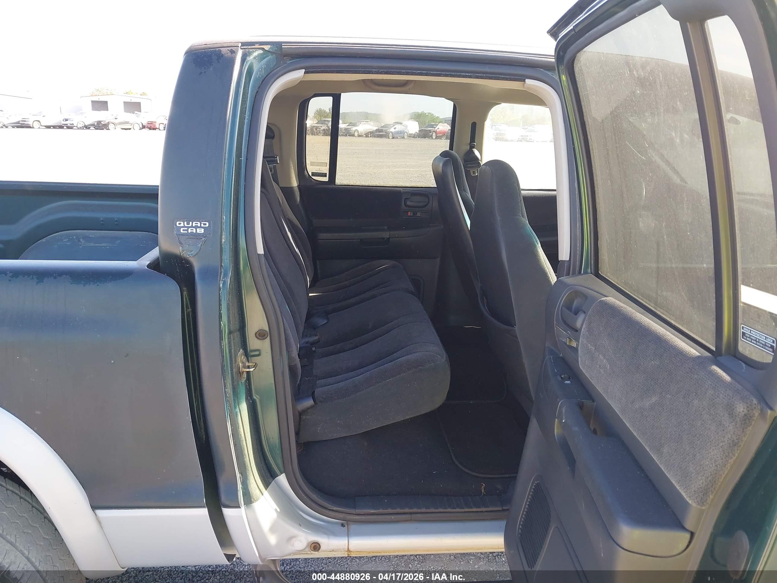 DODGE DAKOTA image 8