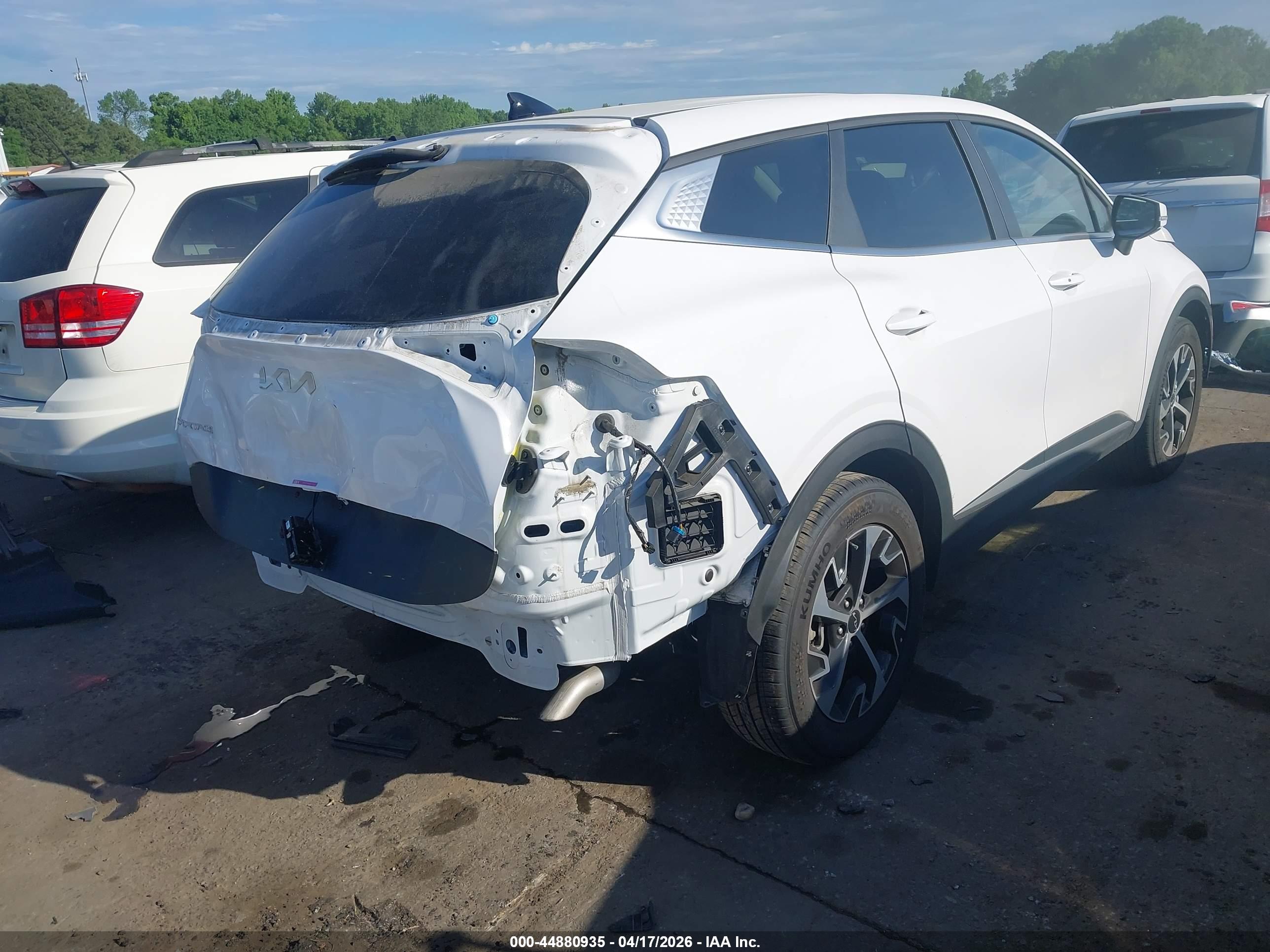 KIA SPORTAGE image 4