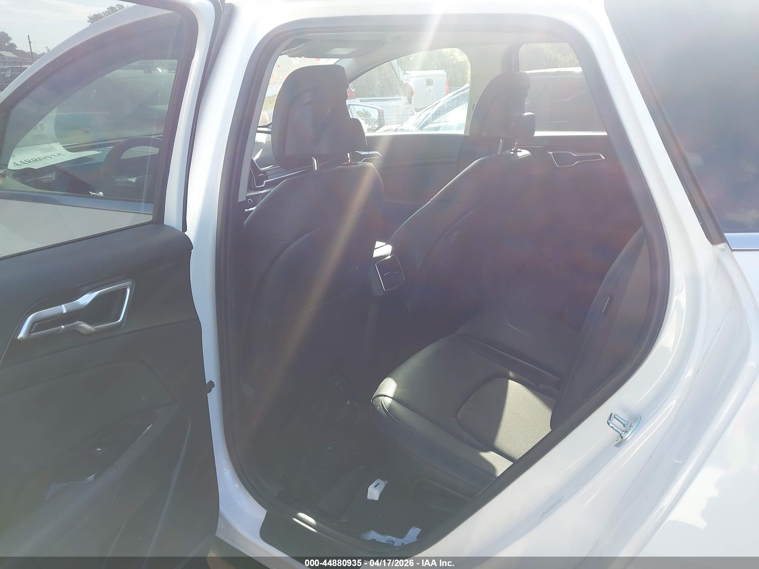 KIA SPORTAGE image 8