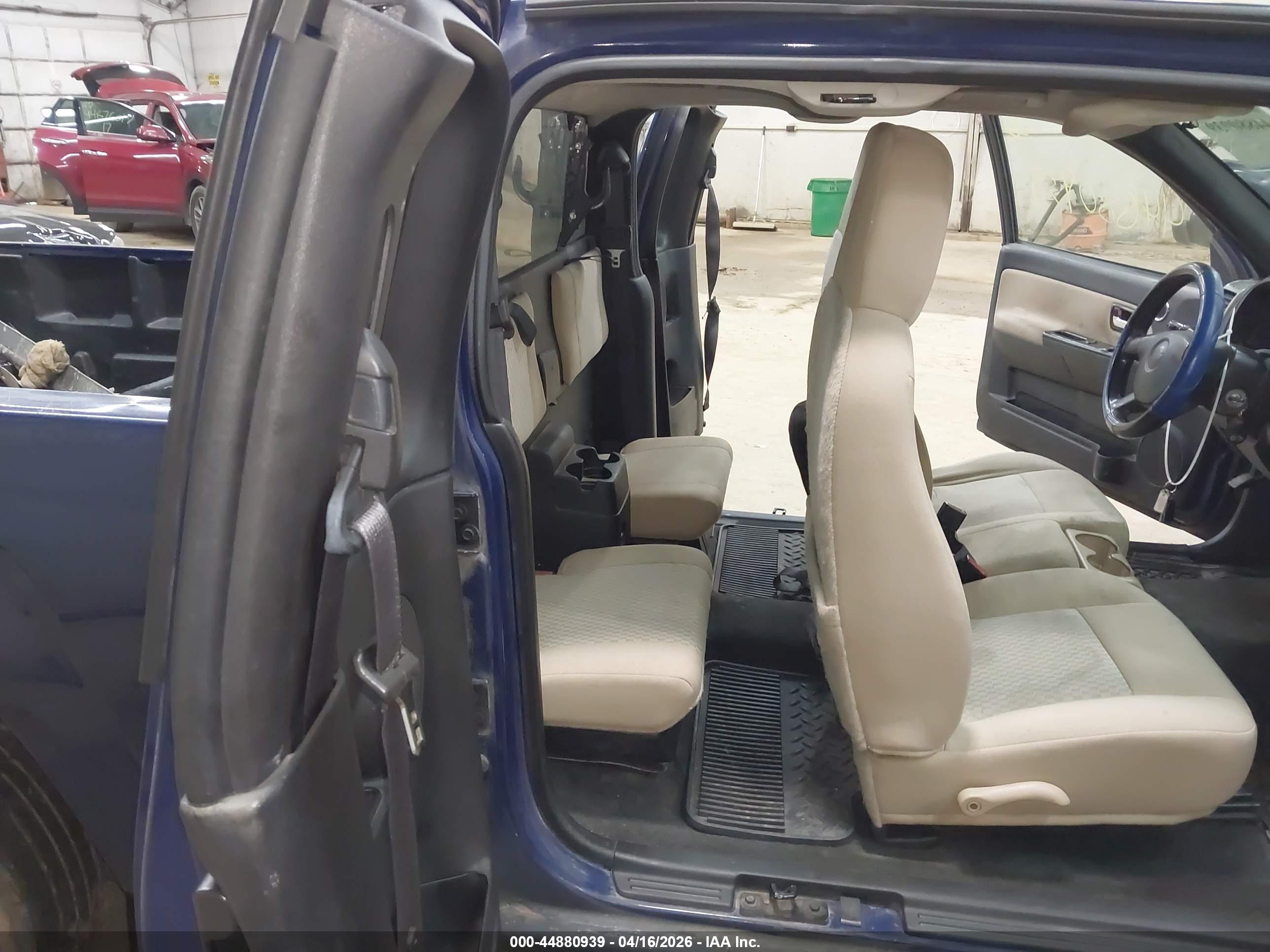 CHEVROLET COLORADO image 8