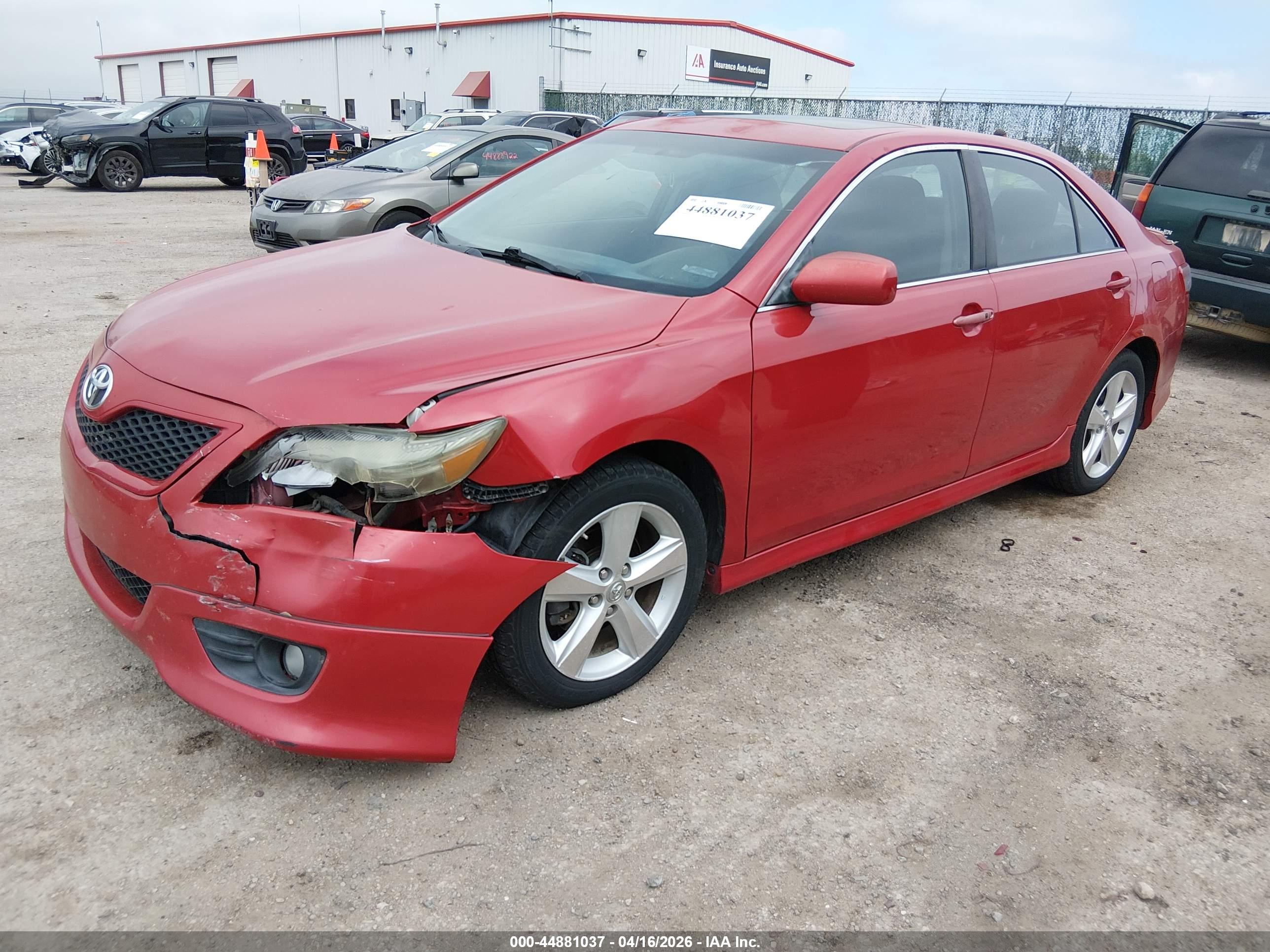 TOYOTA CAMRY image 2