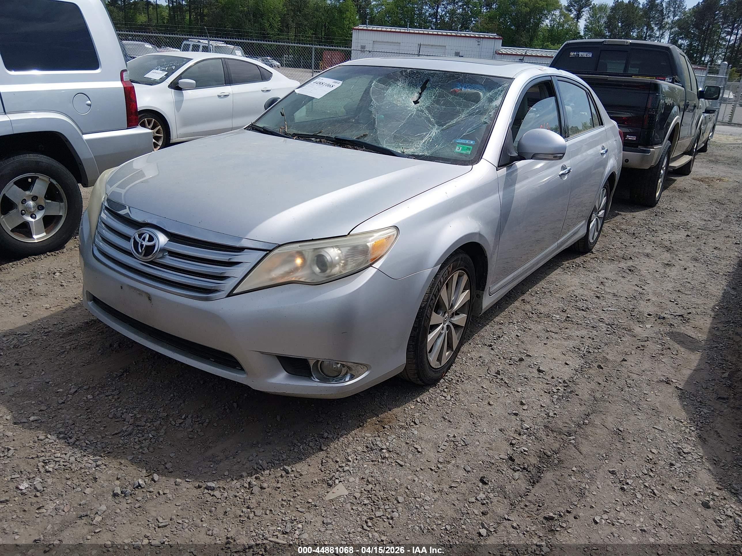 TOYOTA AVALON image 2