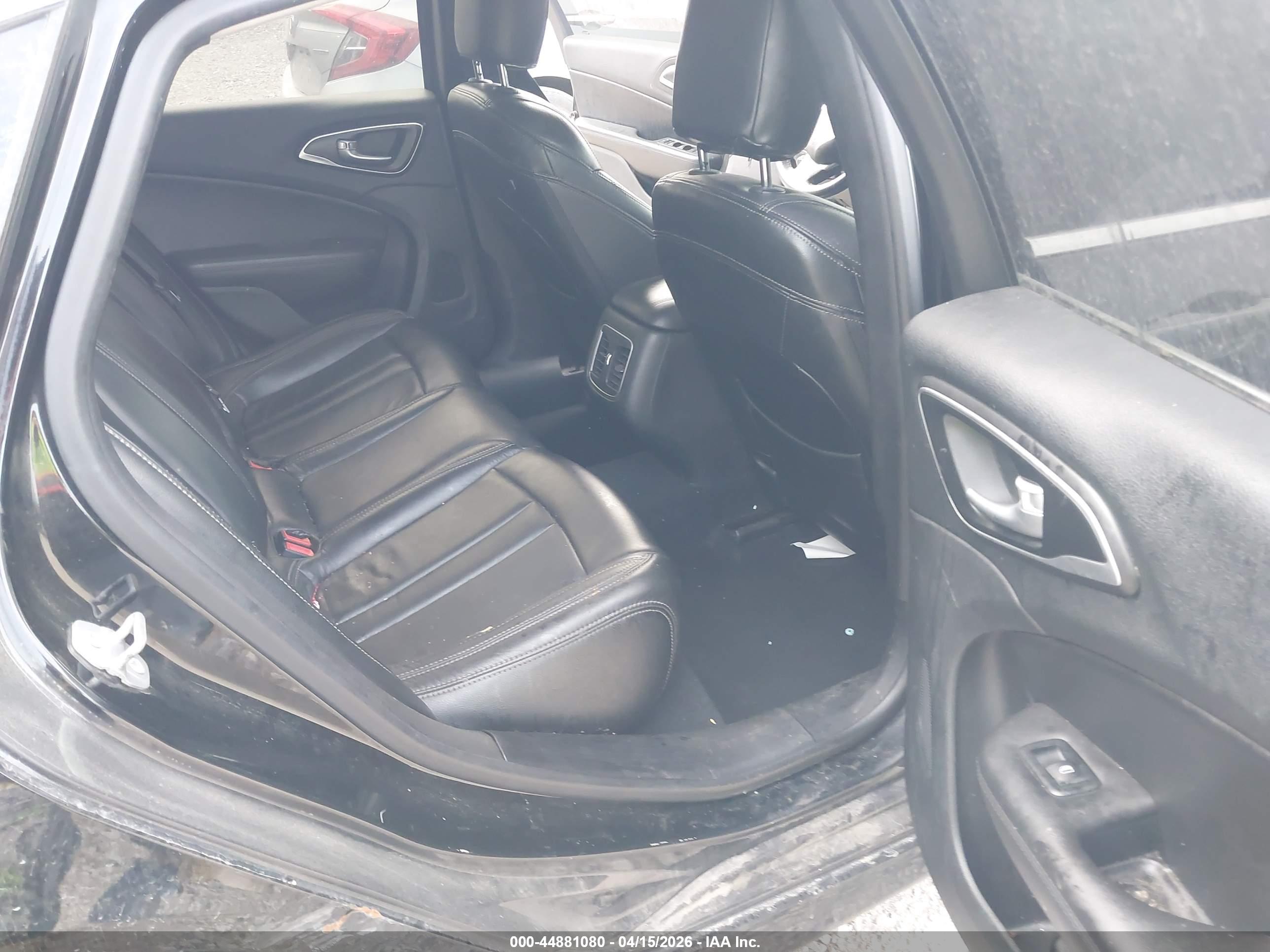 CHRYSLER 200 image 8
