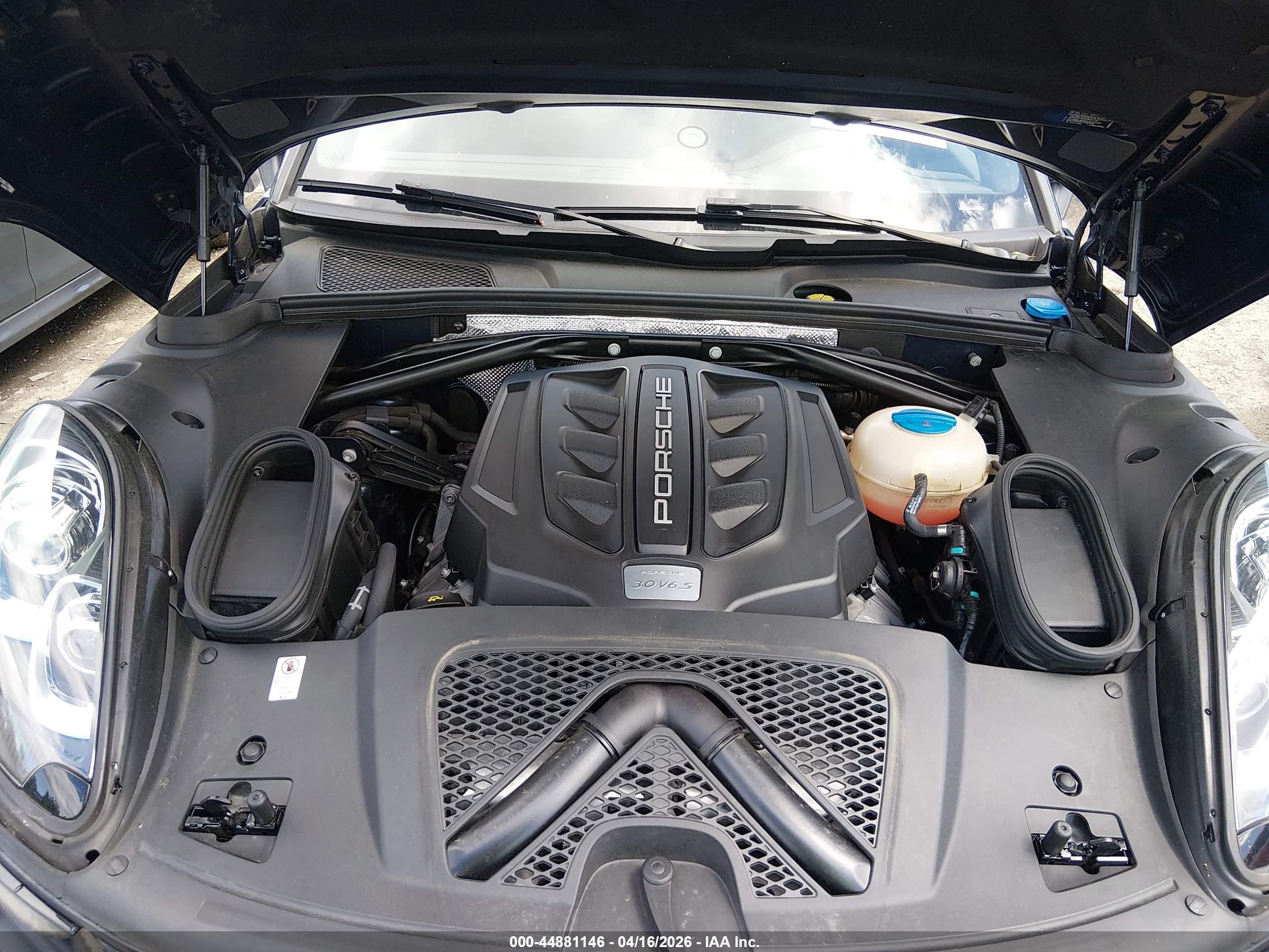 PORSCHE MACAN image 10