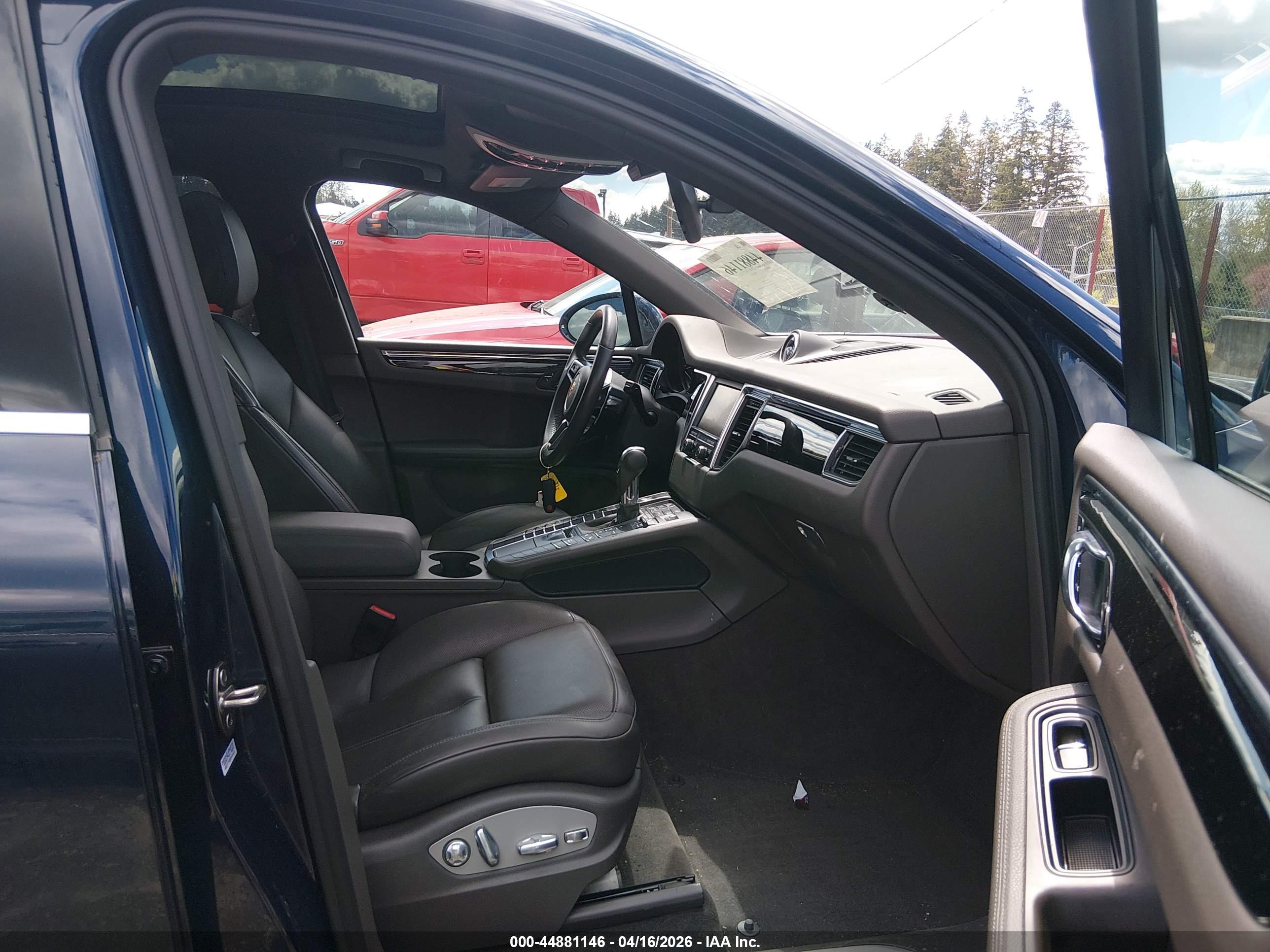 PORSCHE MACAN image 5