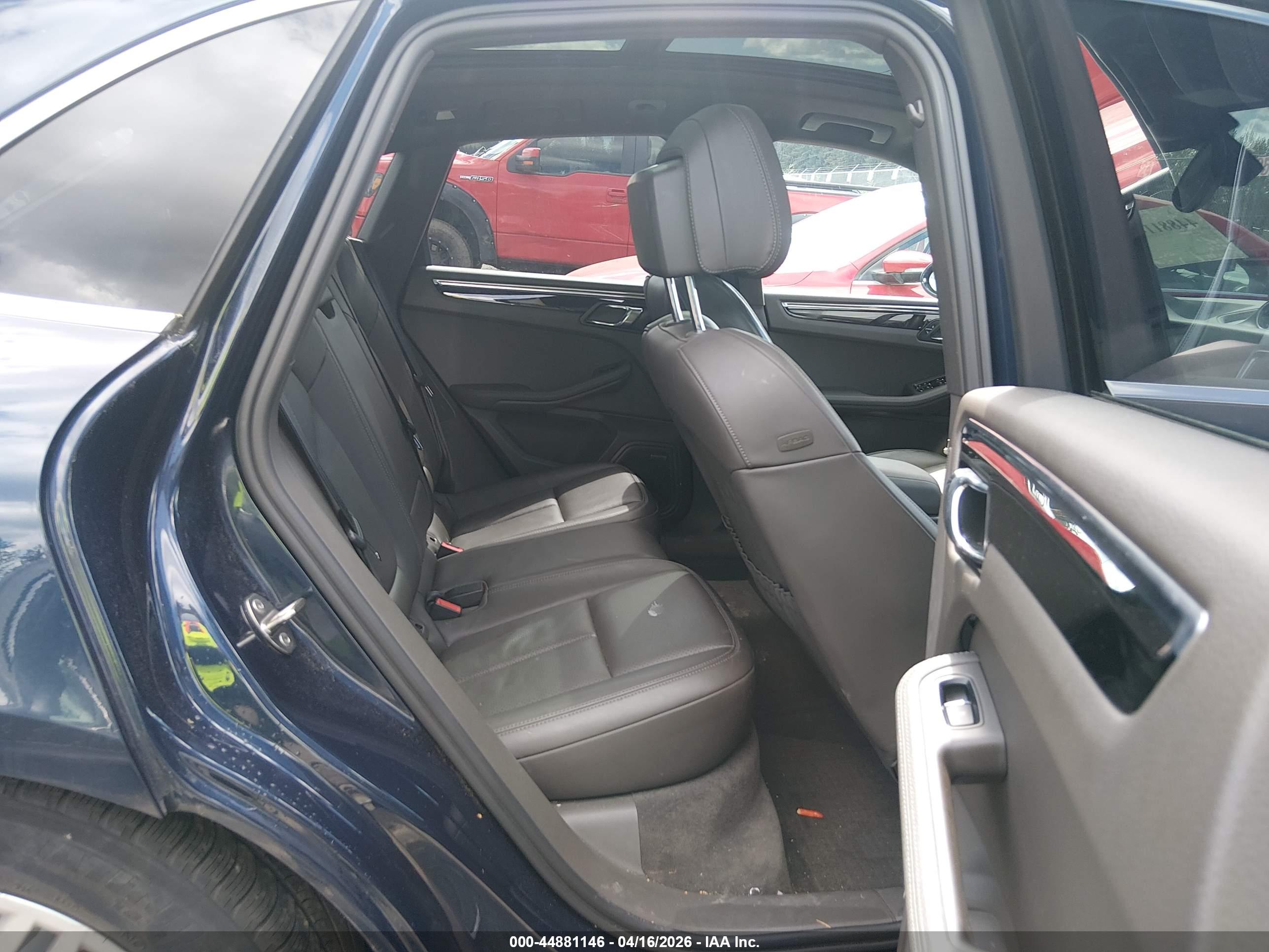 PORSCHE MACAN image 8