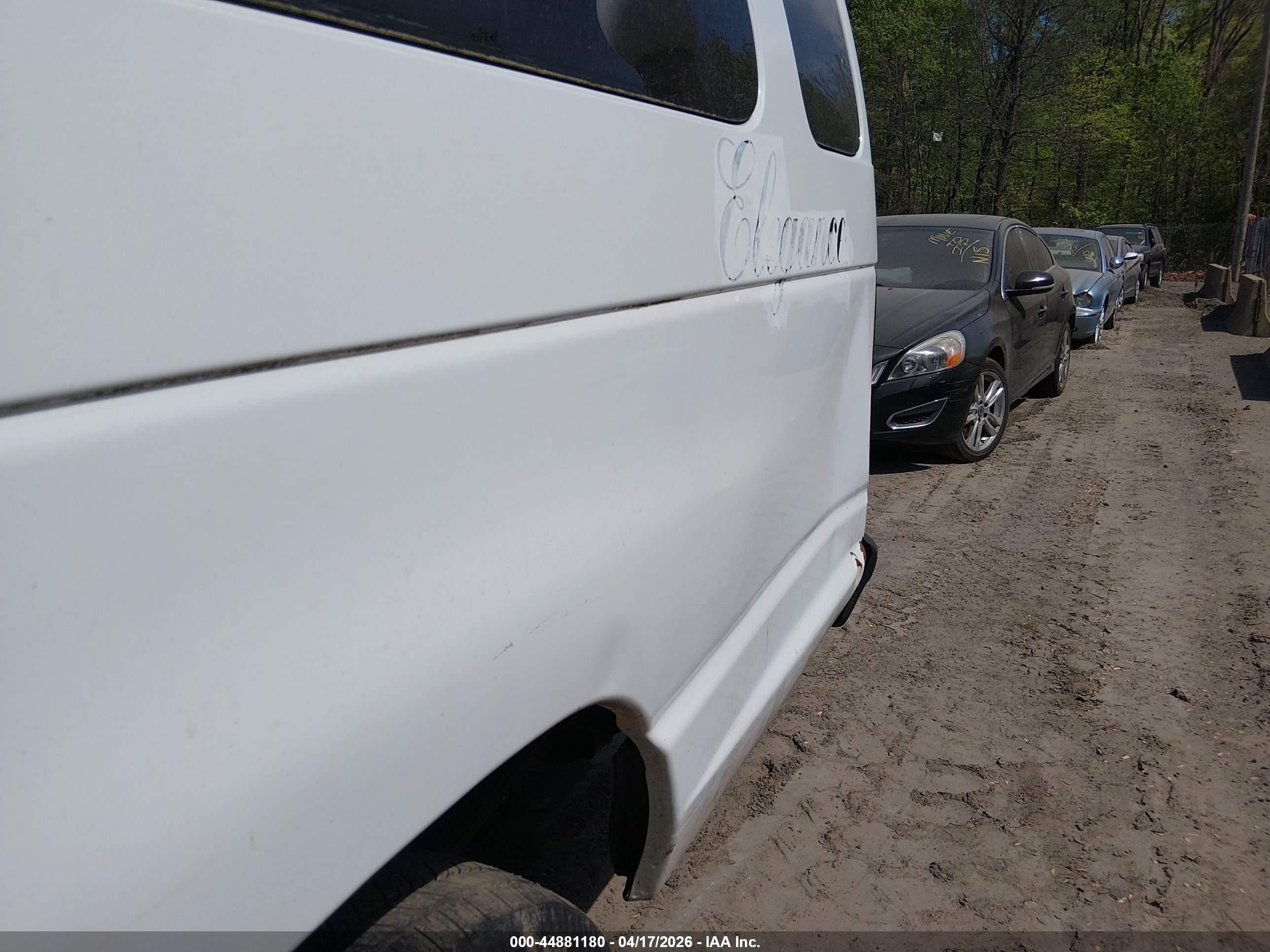 FORD E-350 image 6
